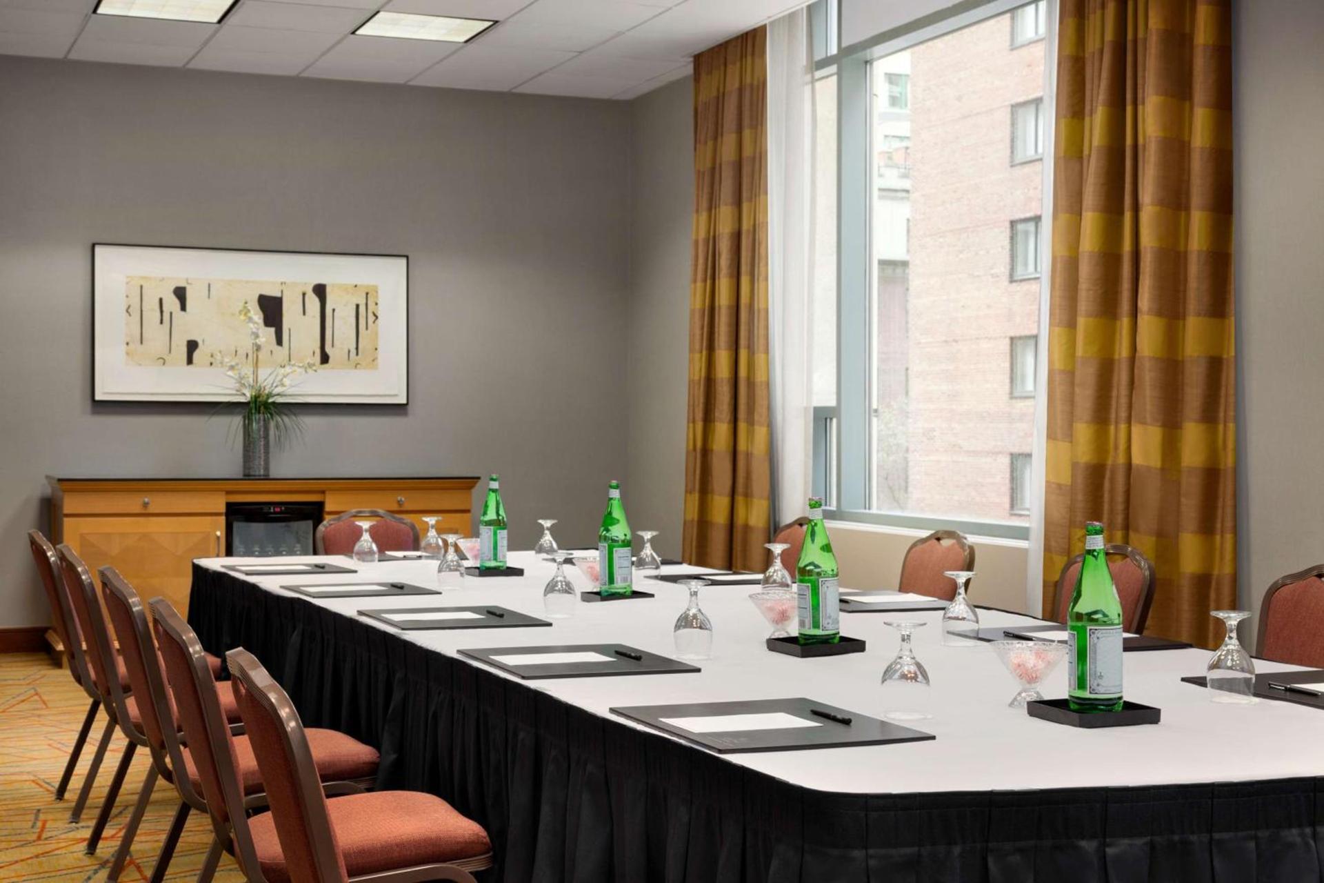 Hilton Chicago Magnificent Mile Suites photo 32