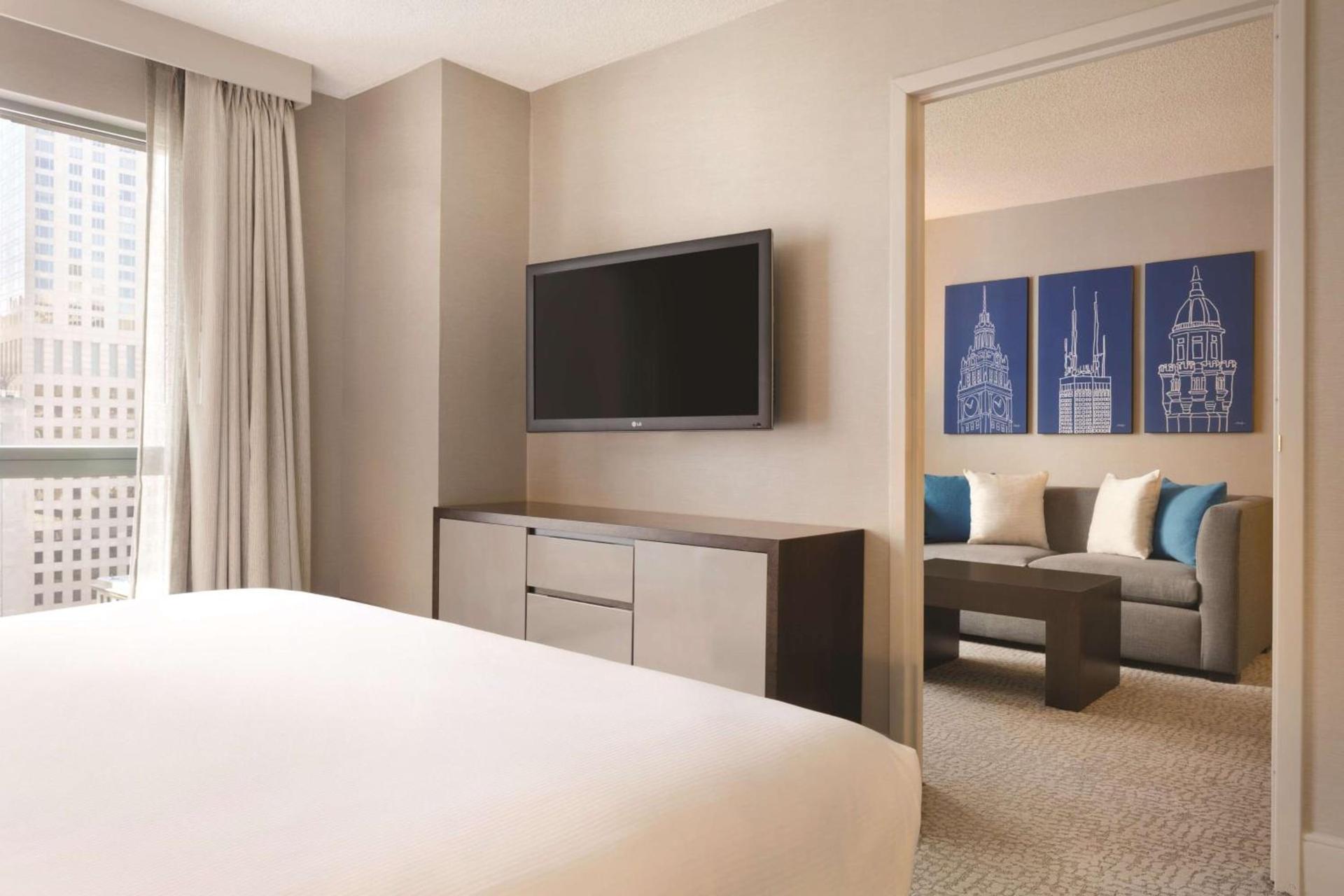 Hilton Chicago Magnificent Mile Suites photo 42