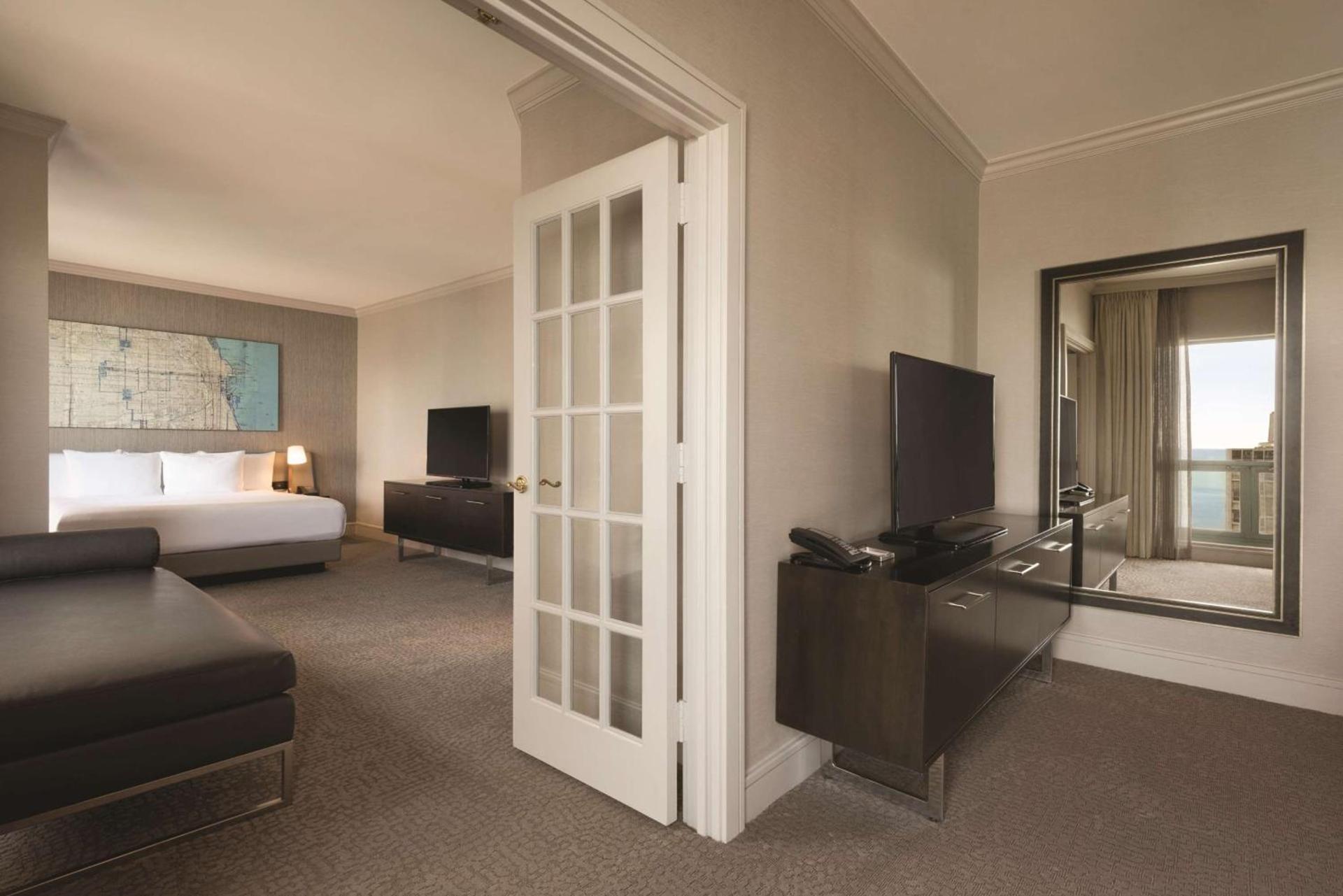 Hilton Chicago Magnificent Mile Suites photo 45
