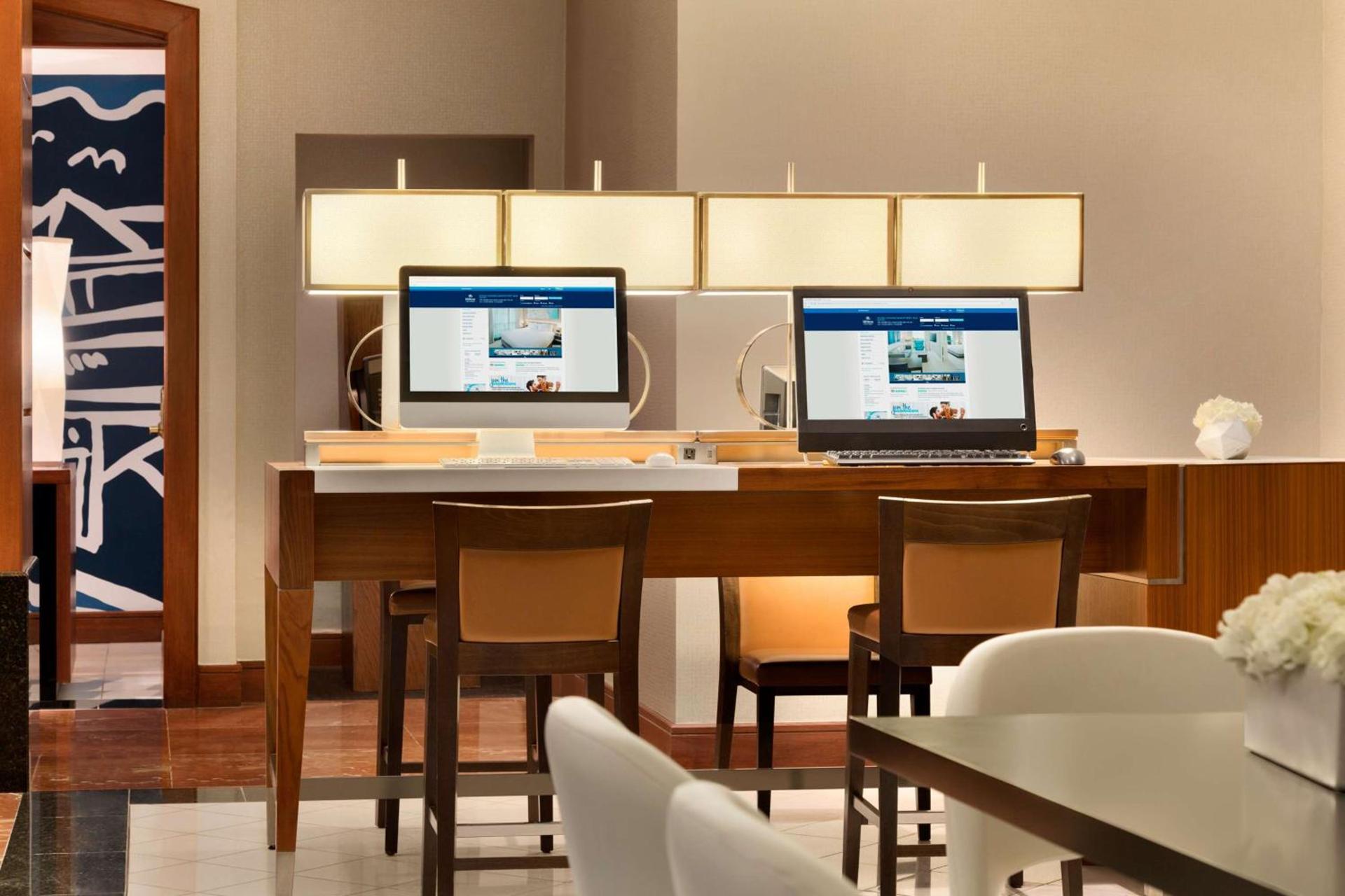 Hilton Chicago Magnificent Mile Suites photo 47
