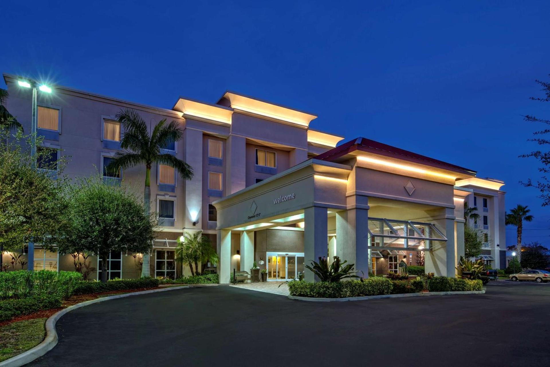 Hampton Inn & Suites Stuart-North photo 2