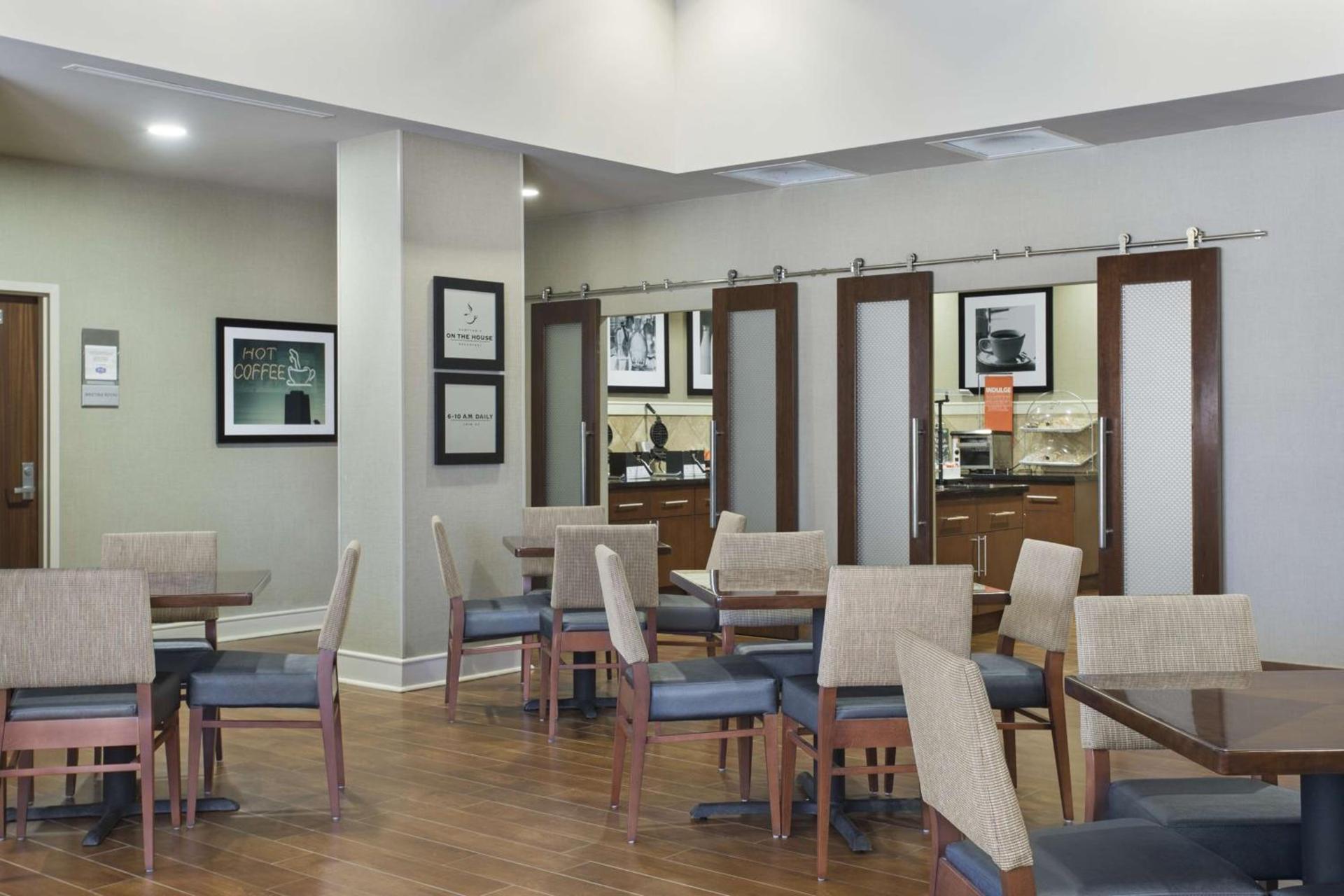 Hampton Inn & Suites Little Rock-Downtown photo 14