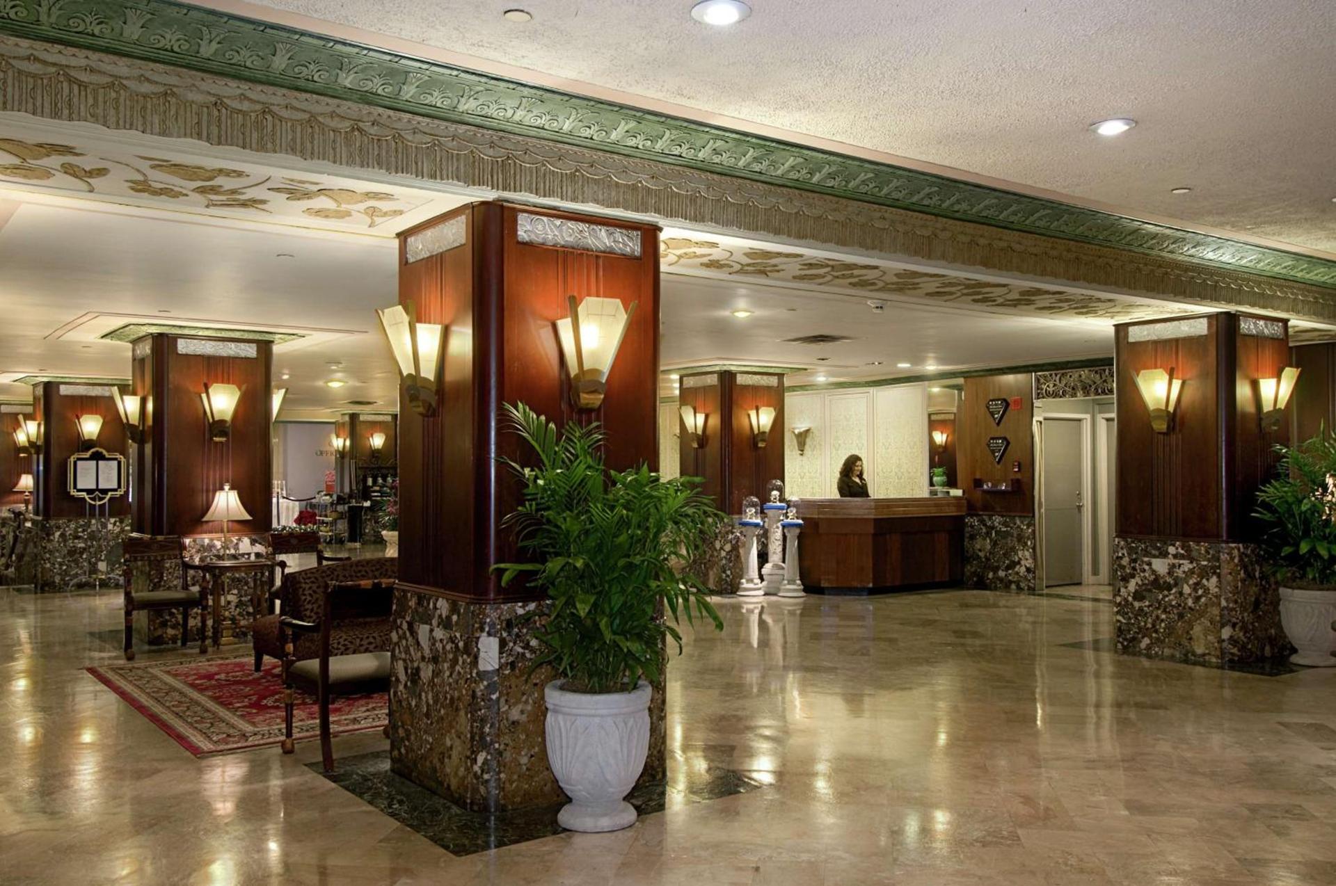 Hilton Cincinnati Netherland Plaza photo 2