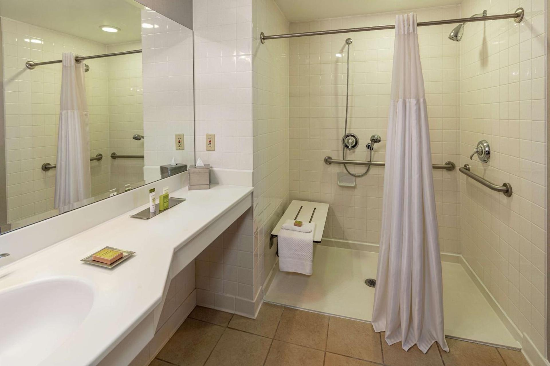 Hilton Cincinnati Netherland Plaza photo 3
