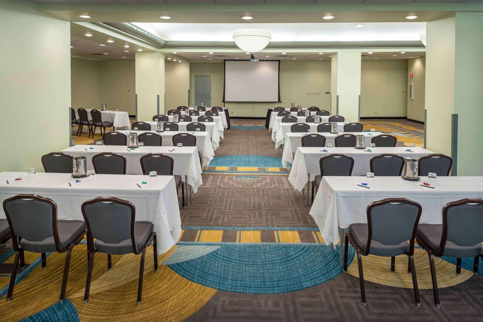 Hilton Cincinnati Netherland Plaza photo 11