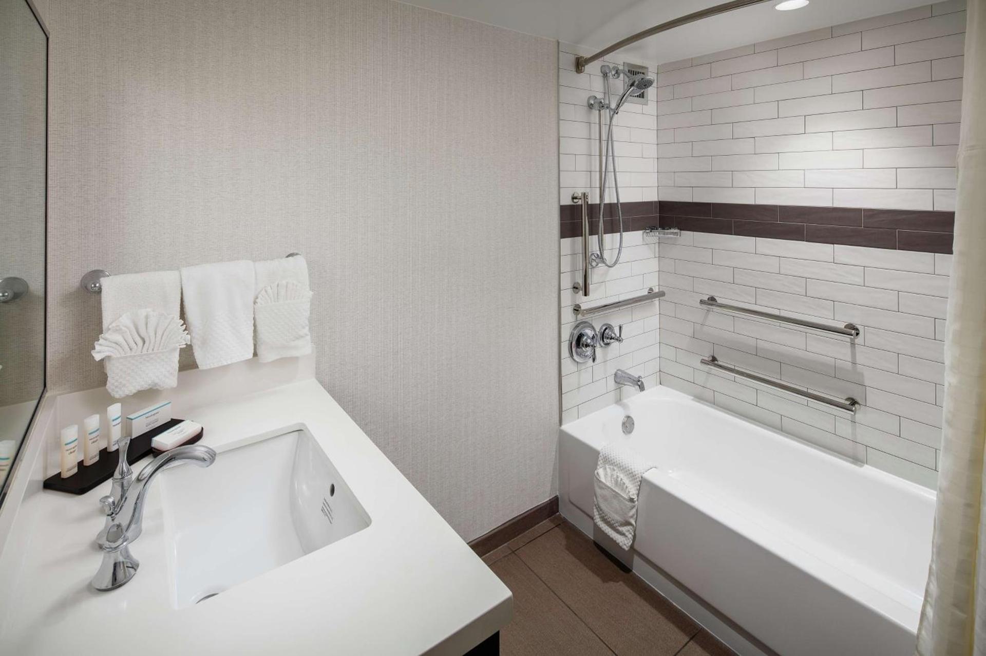 Embassy Suites Tysons Corner photo 13