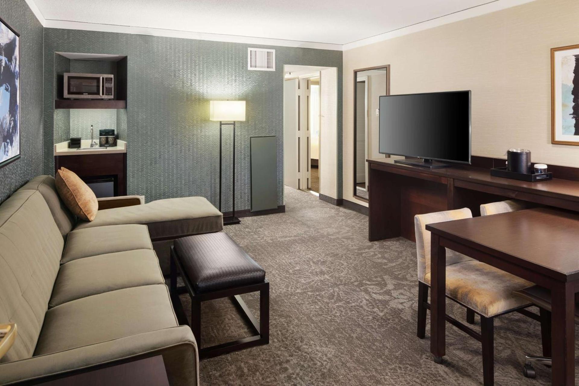 Embassy Suites Tysons Corner photo 15