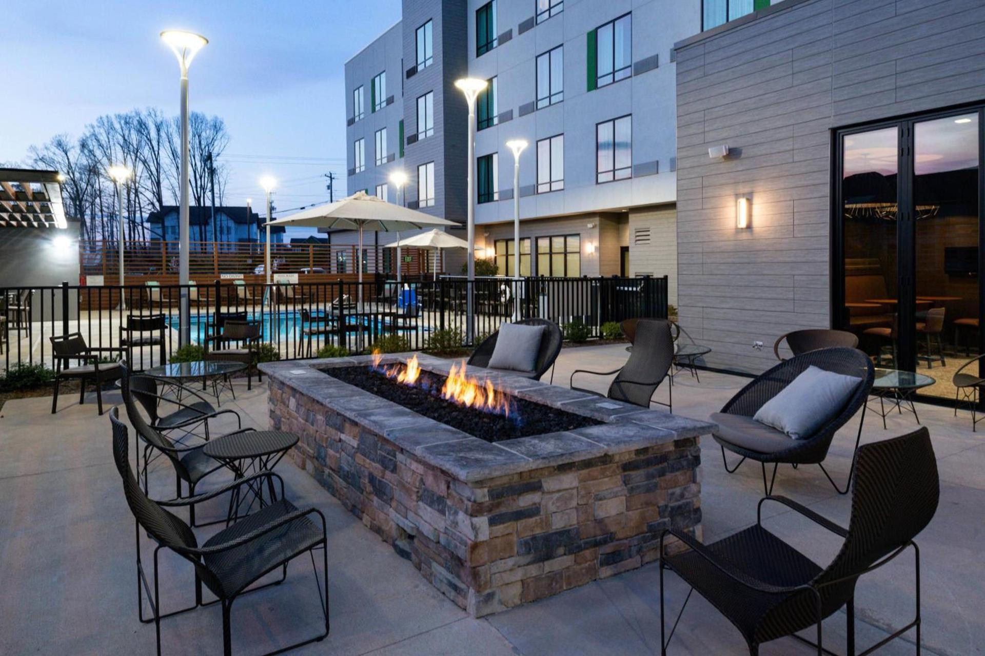 Courtyard Charlotte Steele Creek photo 9