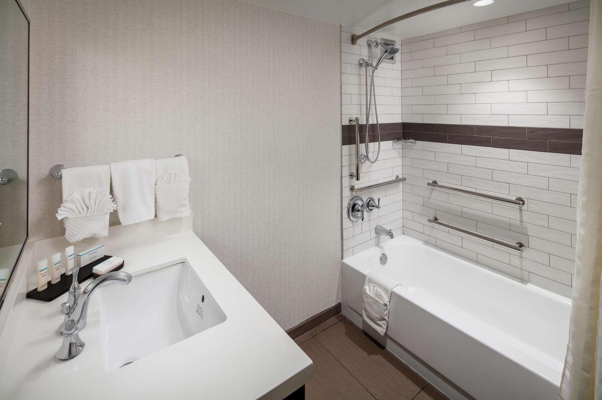 Embassy Suites Tysons Corner photo 24