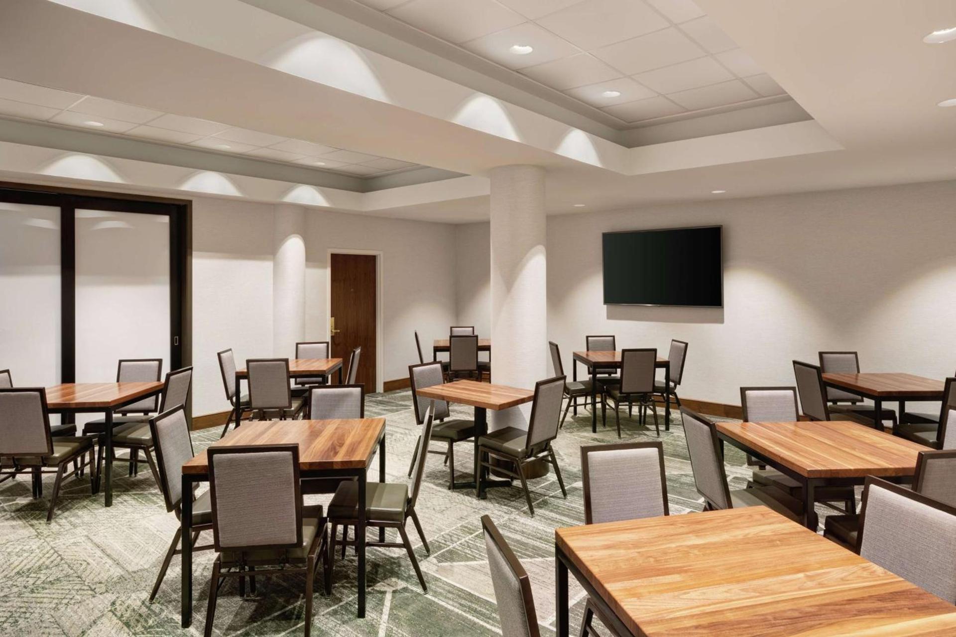 Embassy Suites Tysons Corner photo 34
