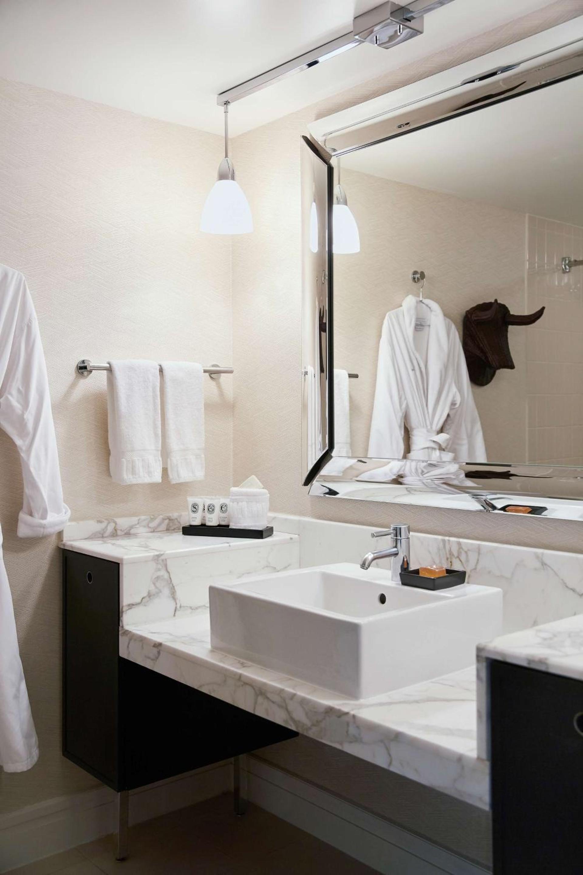 The Highland Dallas, Curio Collection by Hilton photo 18