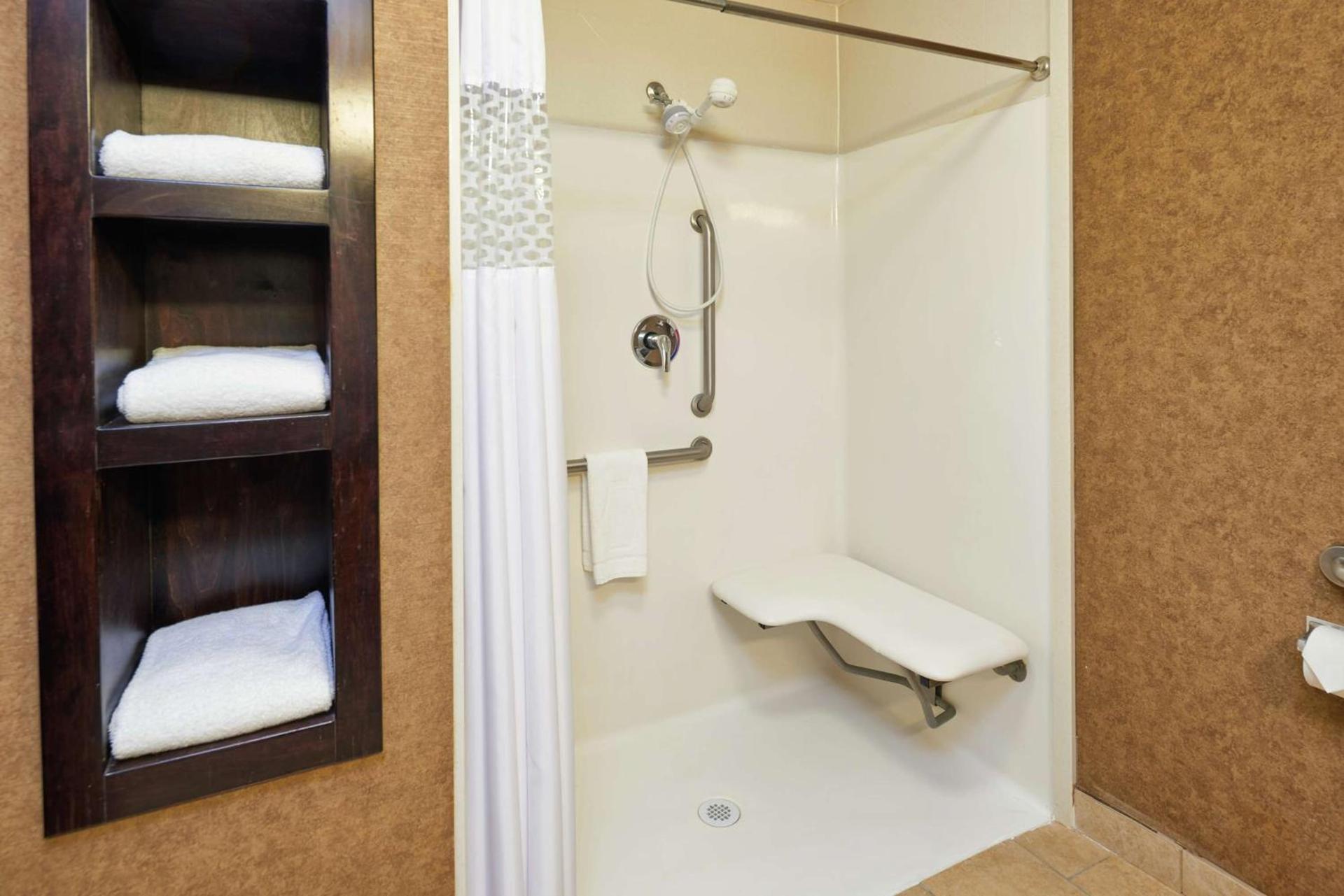 Hampton Inn Sweetwater photo 21