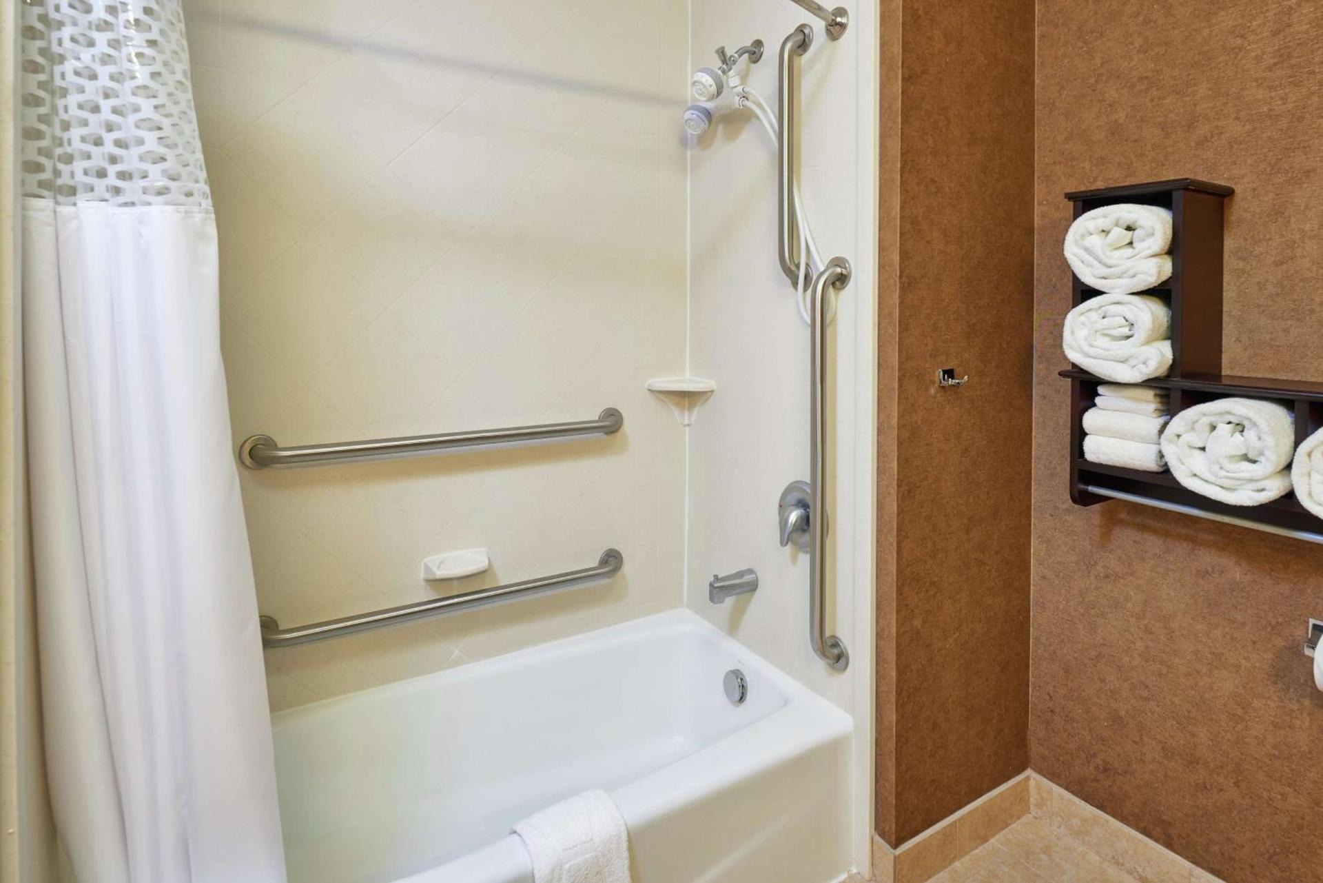 Hampton Inn Sweetwater photo 20