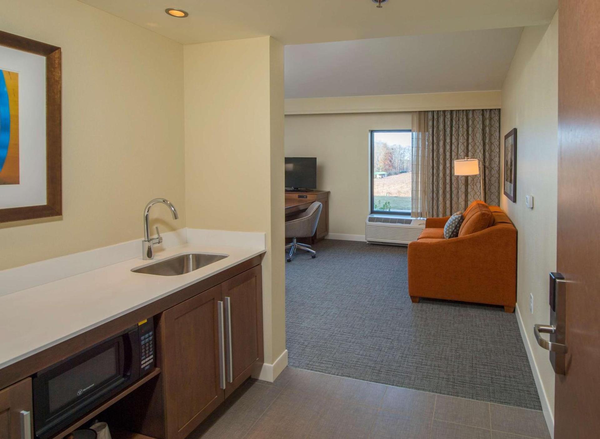 Hampton Inn & Suites Braselton photo 22