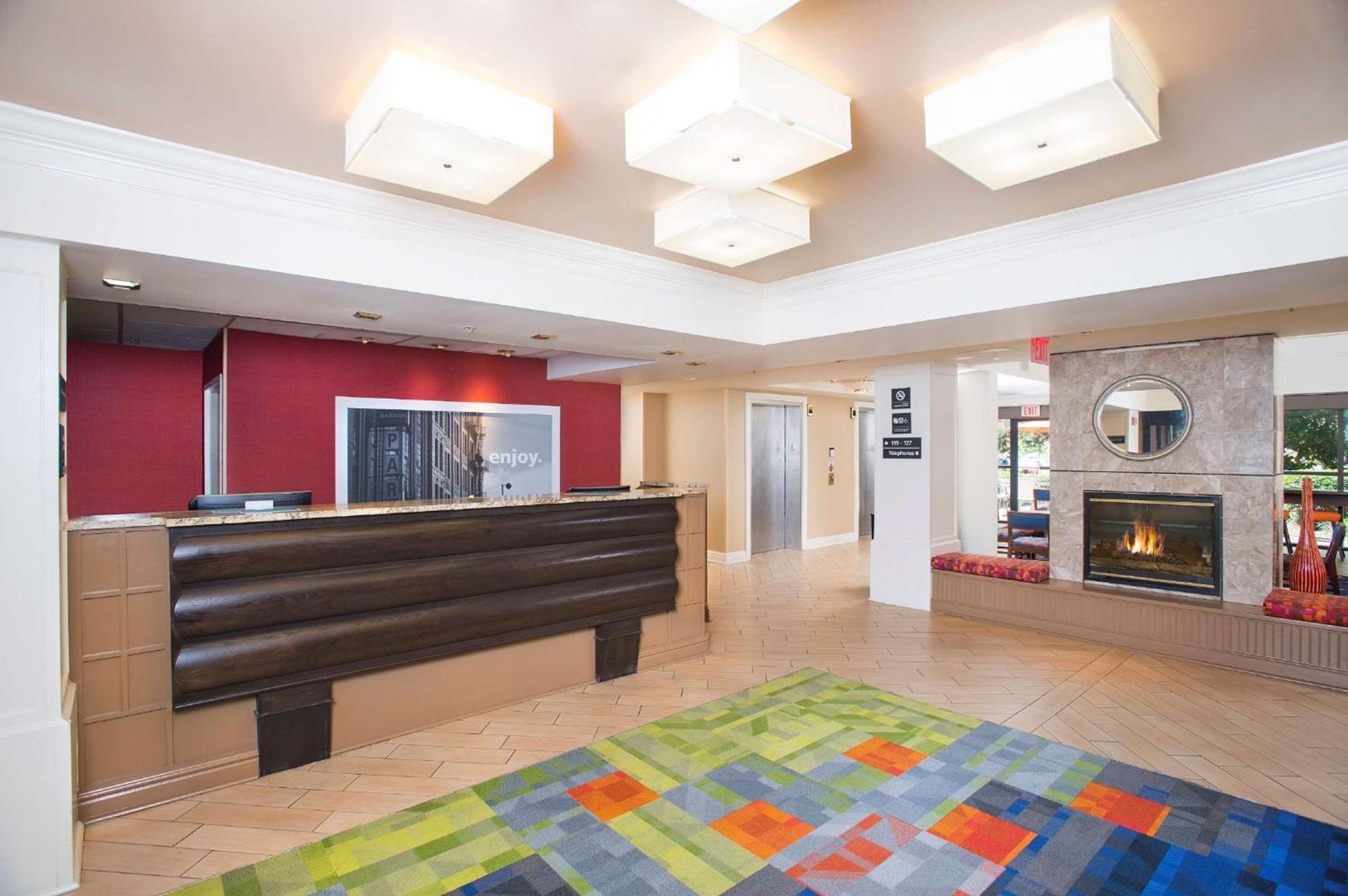 Hampton Inn & Suites Annapolis photo 6