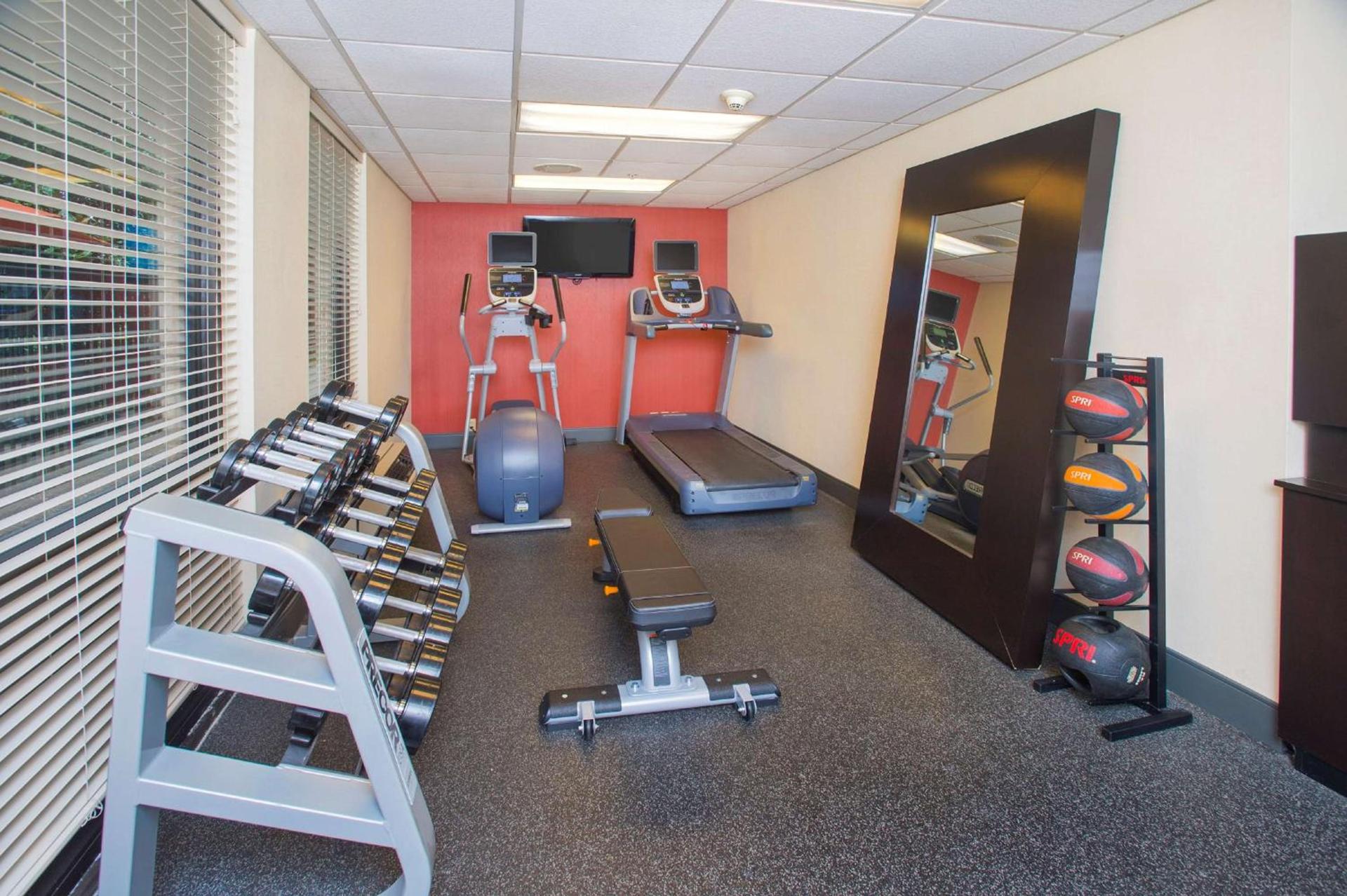 Hampton Inn & Suites Annapolis photo 11