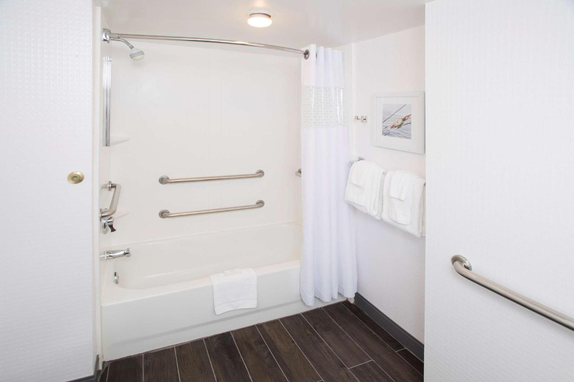 Hampton Inn & Suites Annapolis photo 12