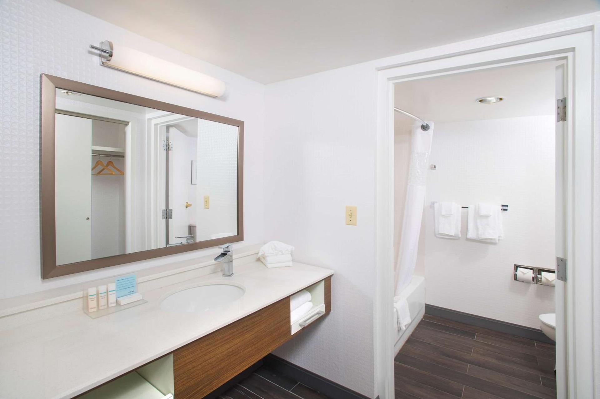 Hampton Inn & Suites Annapolis photo 19