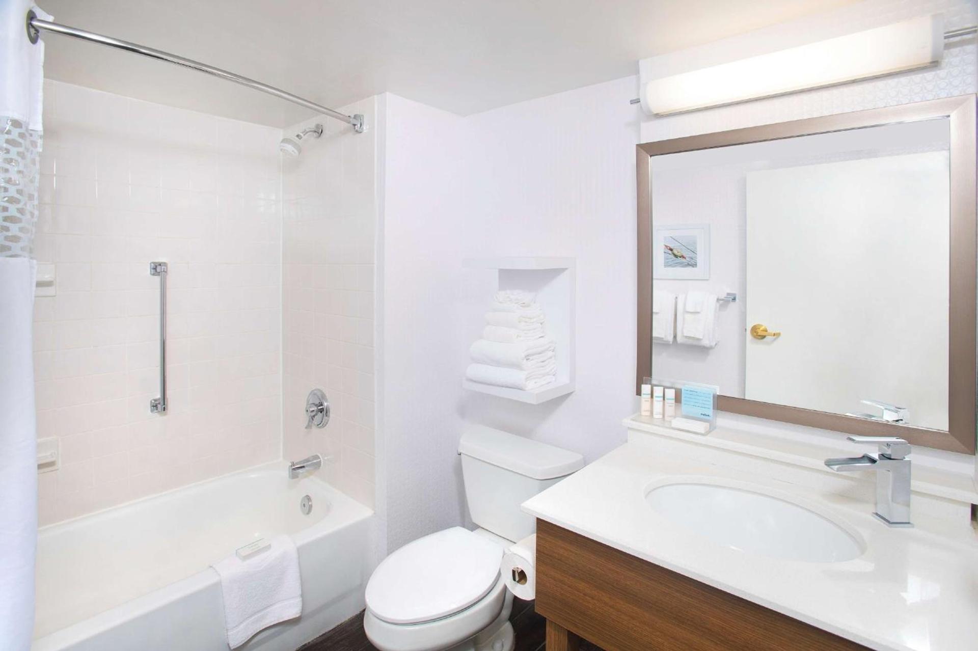 Hampton Inn & Suites Annapolis photo 24