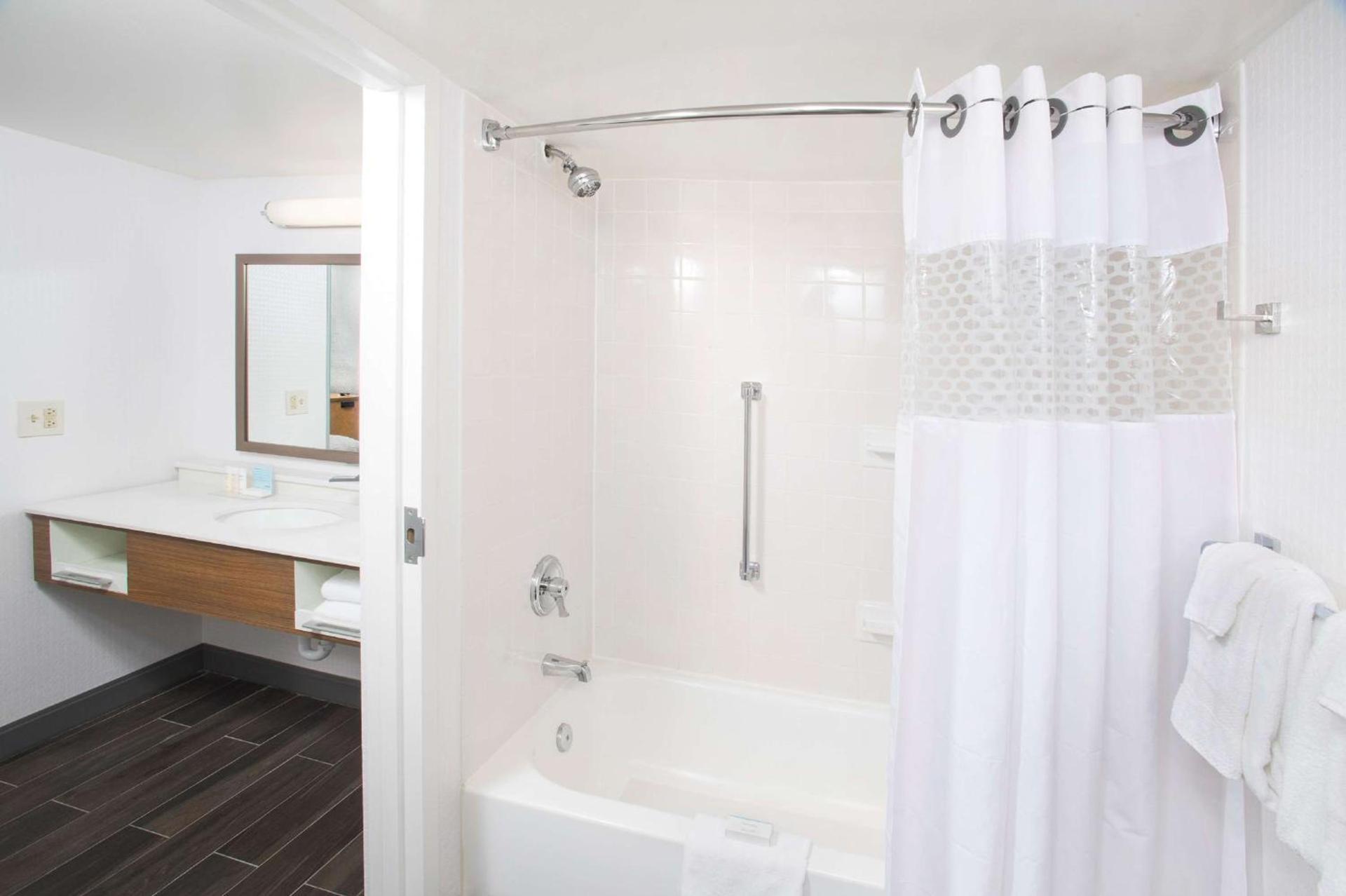 Hampton Inn & Suites Annapolis photo 25