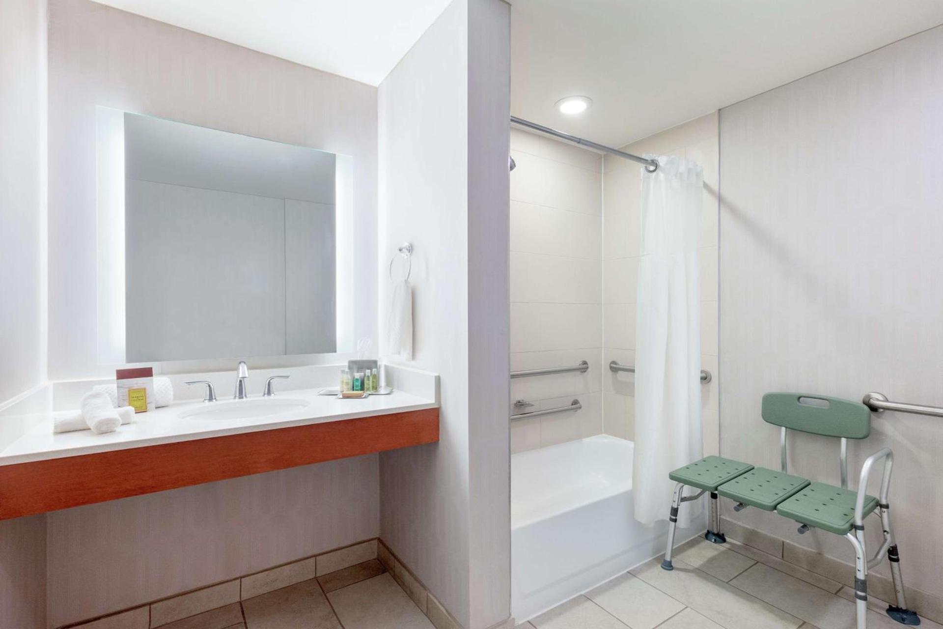DoubleTree by Hilton Atlanta Airport photo 12