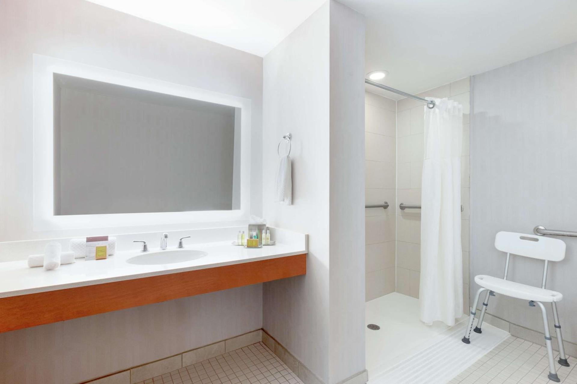 DoubleTree by Hilton Atlanta Airport photo 13
