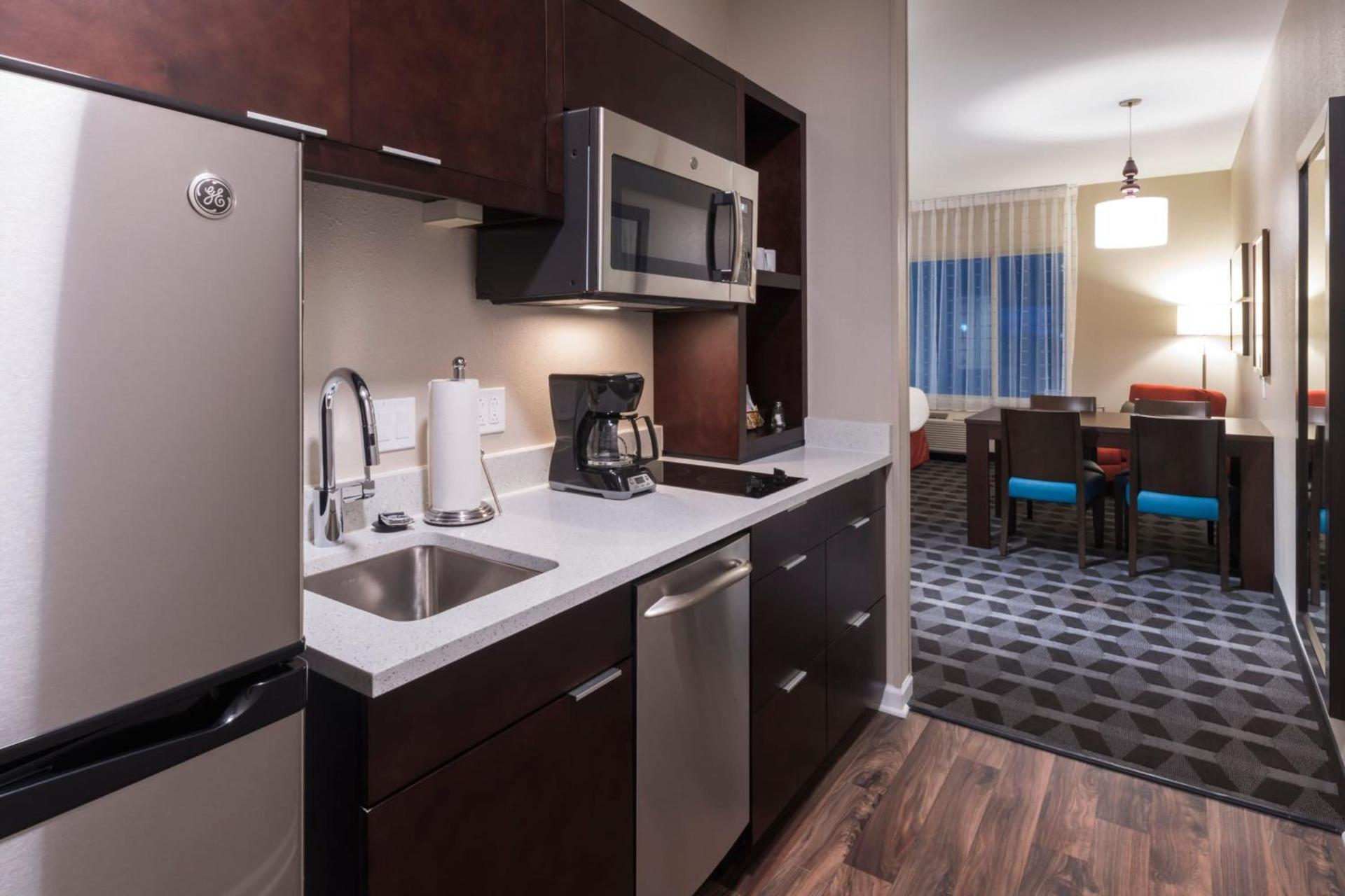 Towneplace Suites By Marriott Hays photo 11