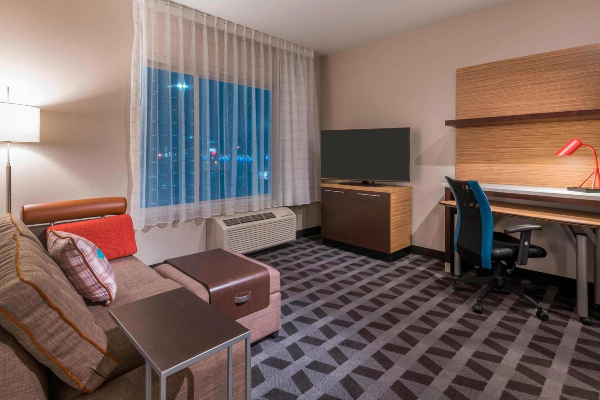 Towneplace Suites By Marriott Hays photo 17