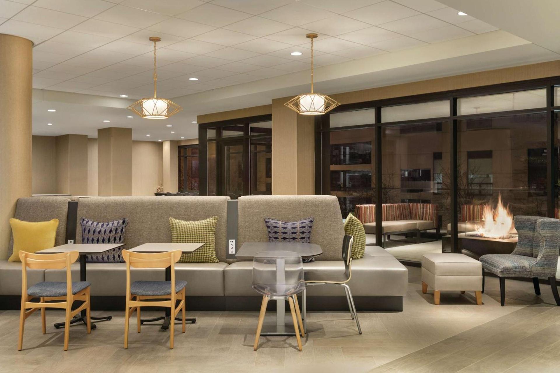 Home2 Suites By Hilton Chicago River North photo 6