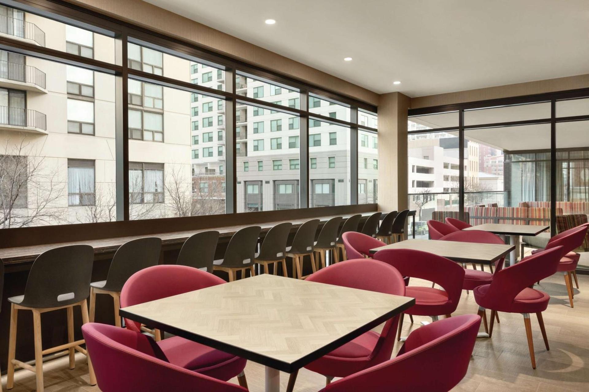 Home2 Suites By Hilton Chicago River North photo 9