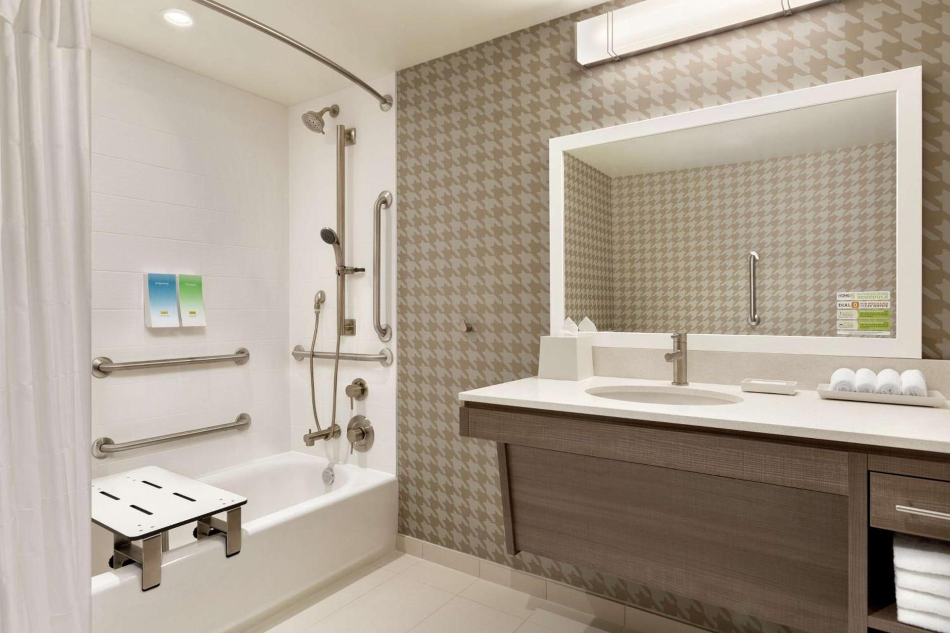 Home2 Suites By Hilton Chicago River North photo 33