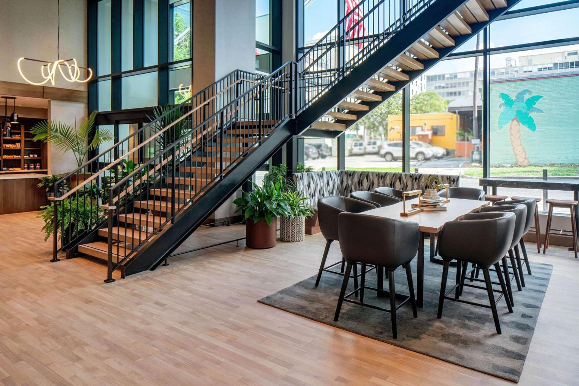 Hilton Garden Inn Austin University Capitol District photo 6
