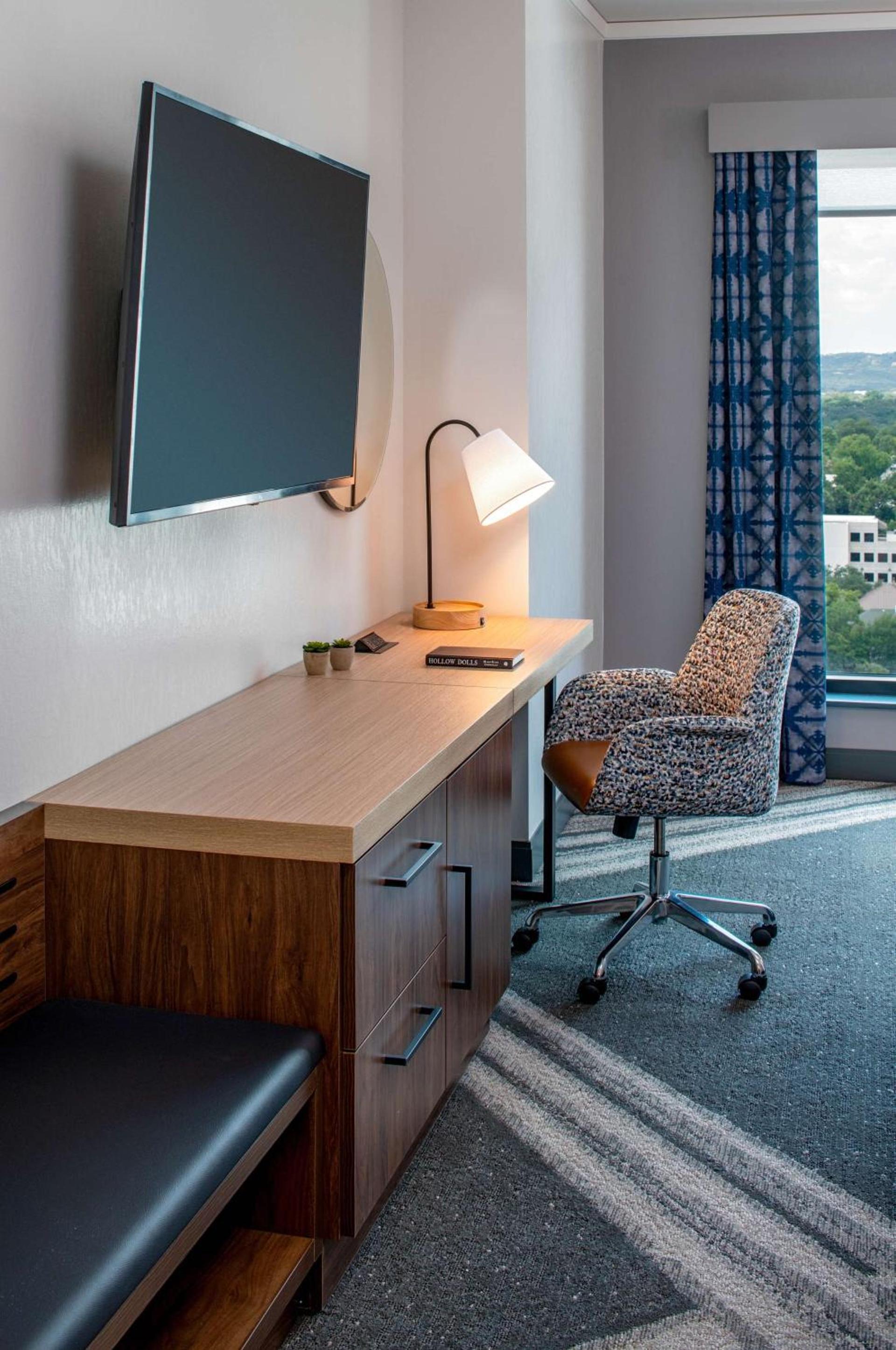 Hilton Garden Inn Austin University Capitol District photo 27