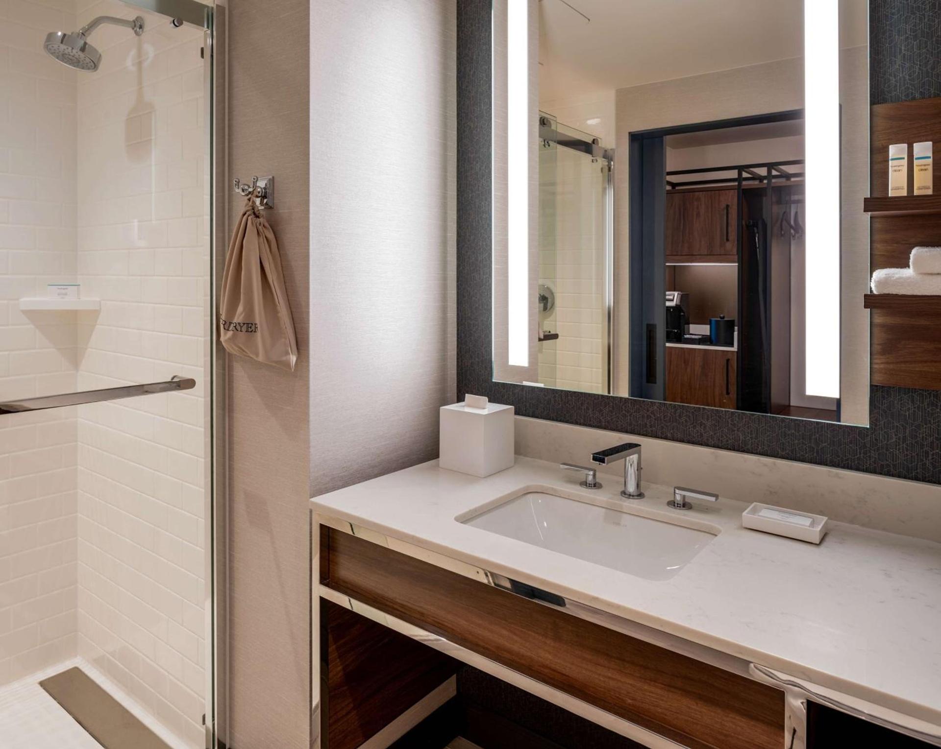 Hilton Garden Inn Austin University Capitol District photo 35