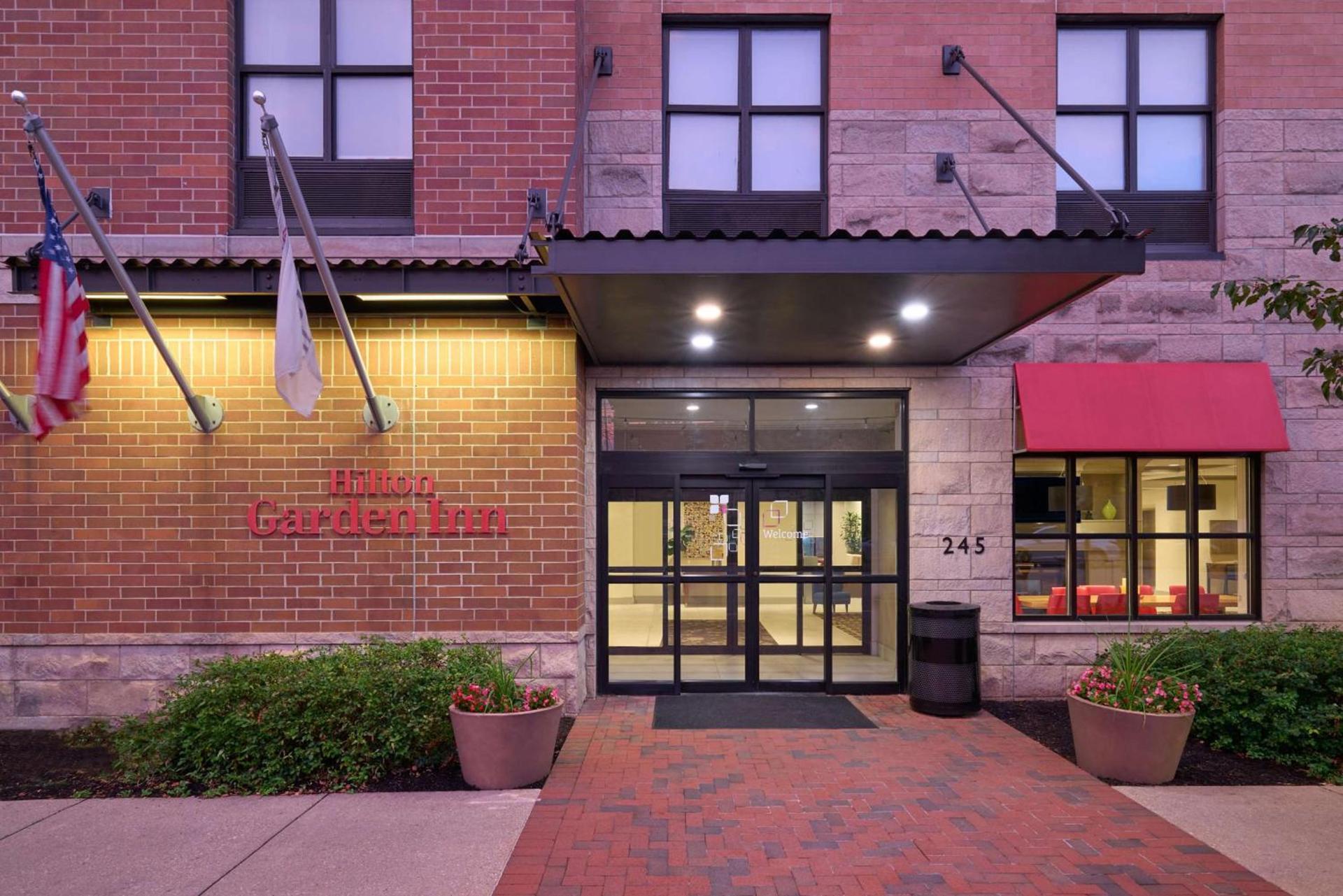 Hilton Garden Inn Bloomington photo 2