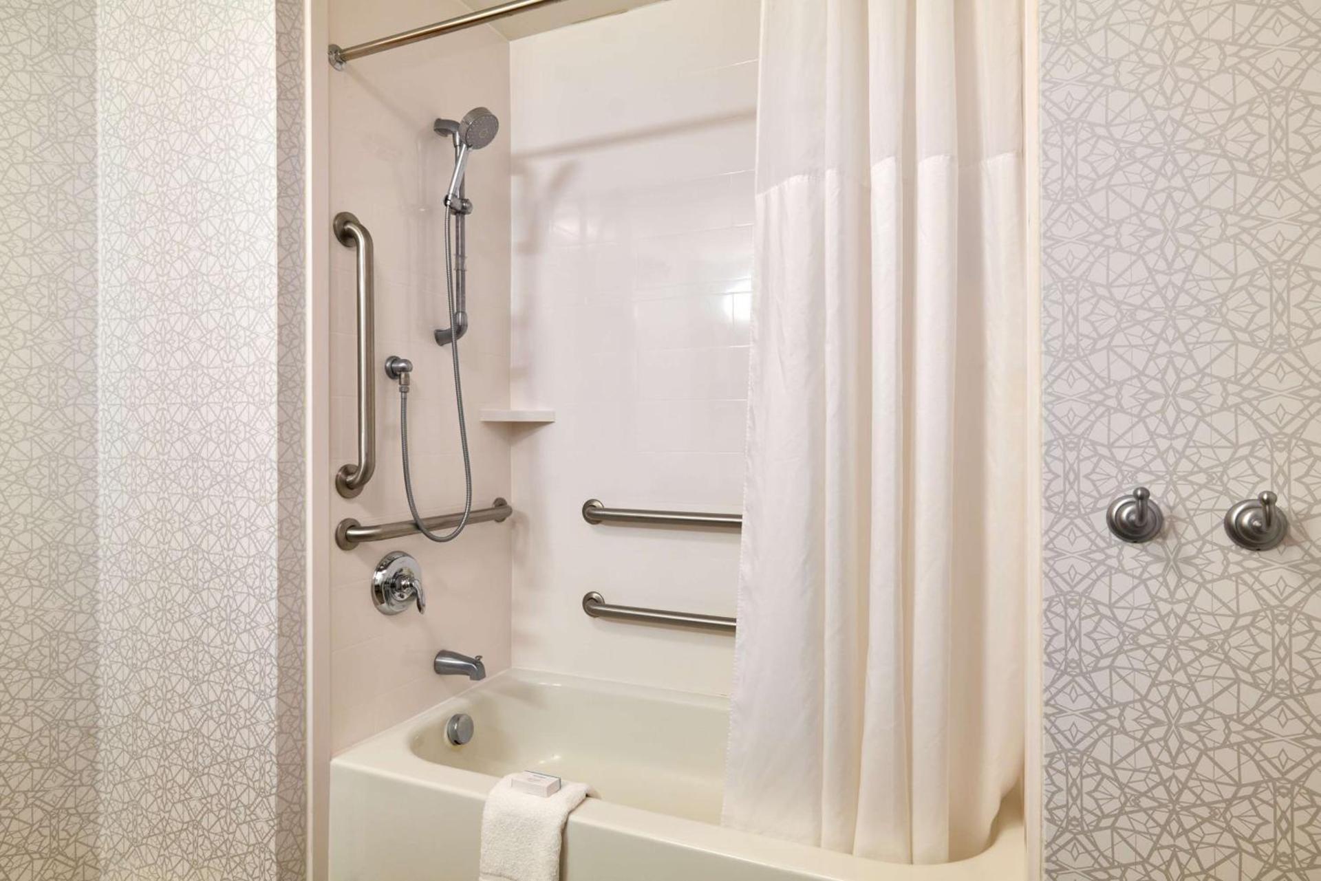 Hilton Garden Inn Bloomington photo 18