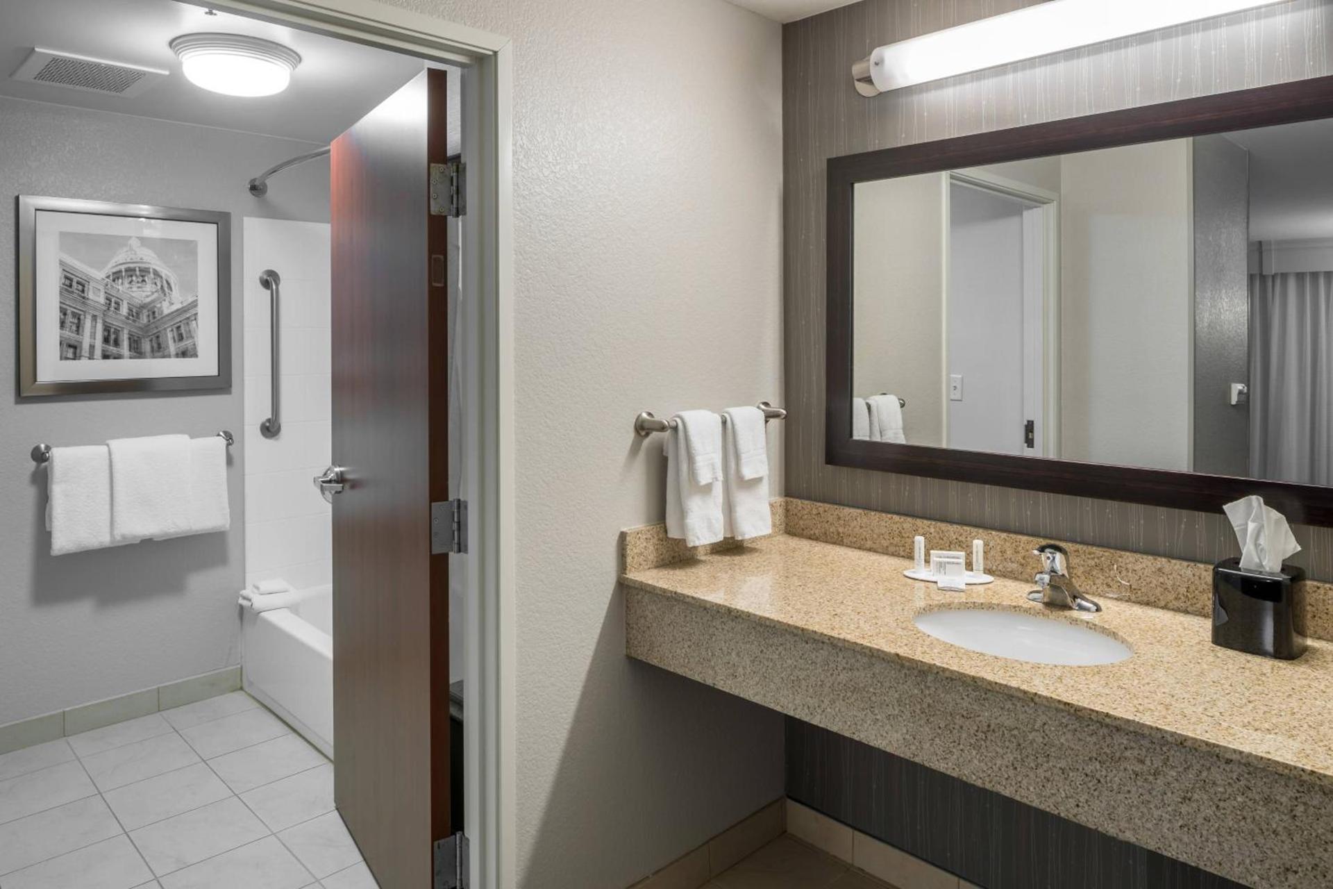 Courtyard by Marriott Austin Parmer Tech Ridge photo 17