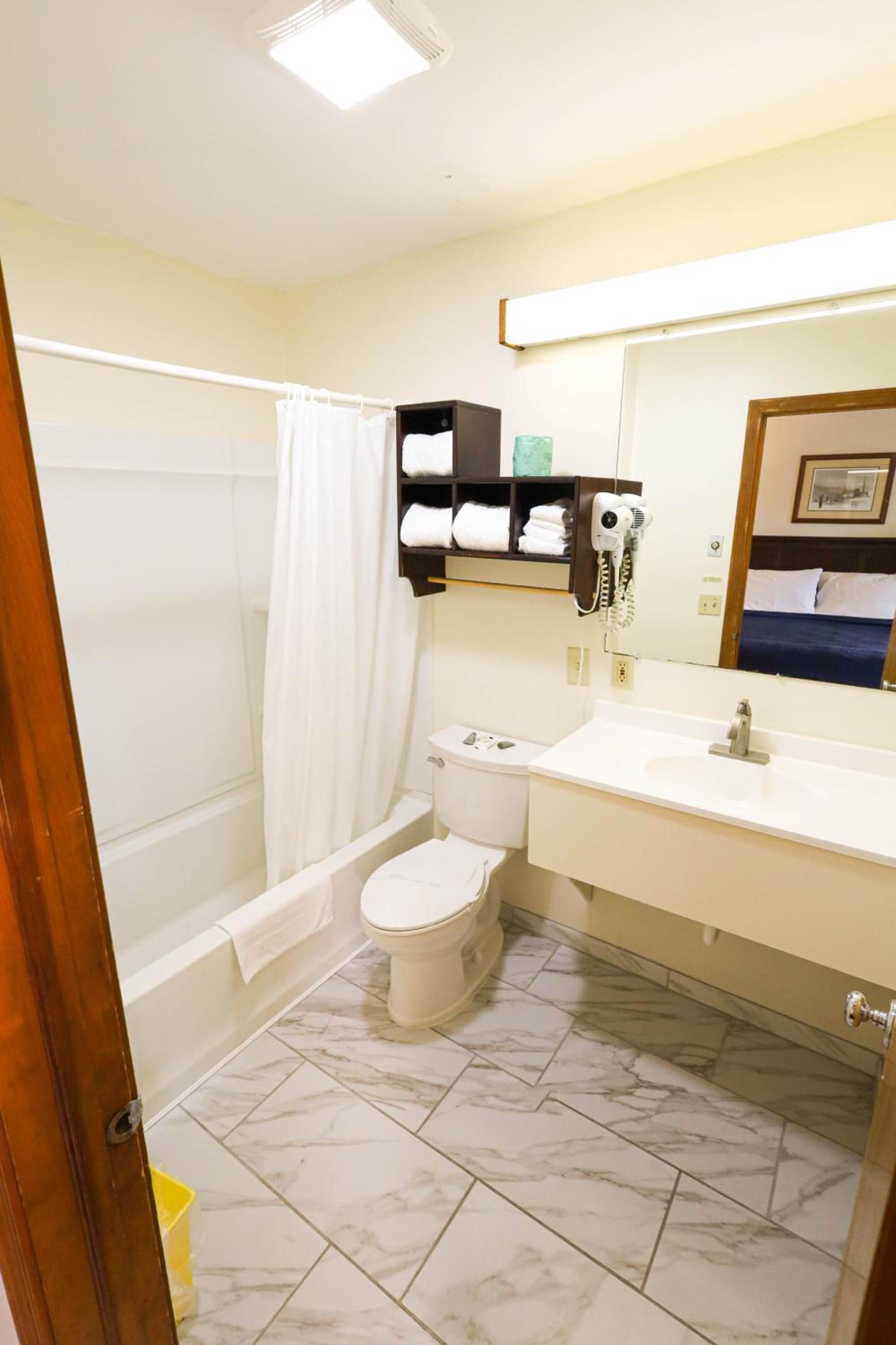 Chatham Travel Lodge photo 6