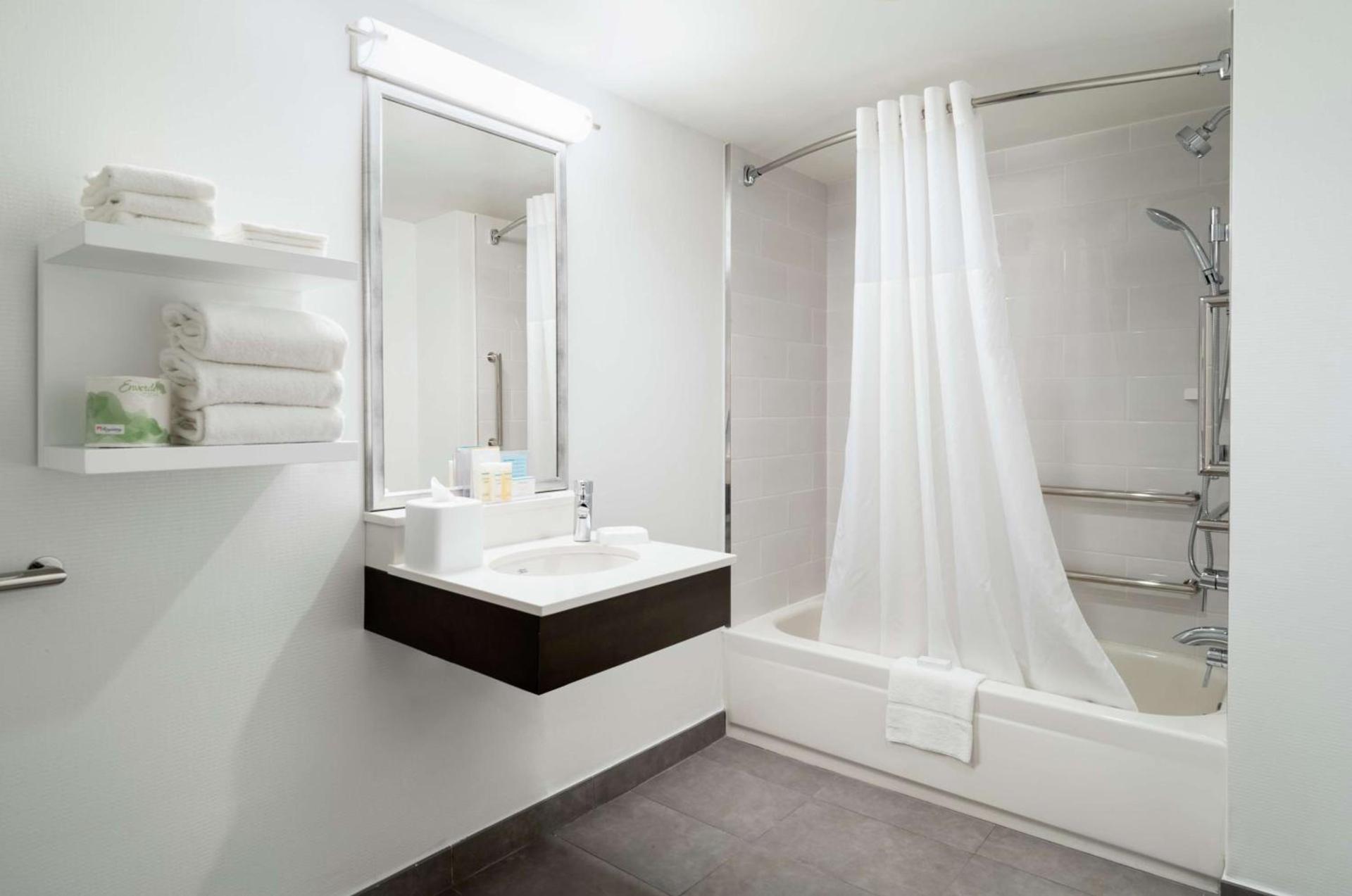 Hampton Inn Manhattan Chelsea photo 13