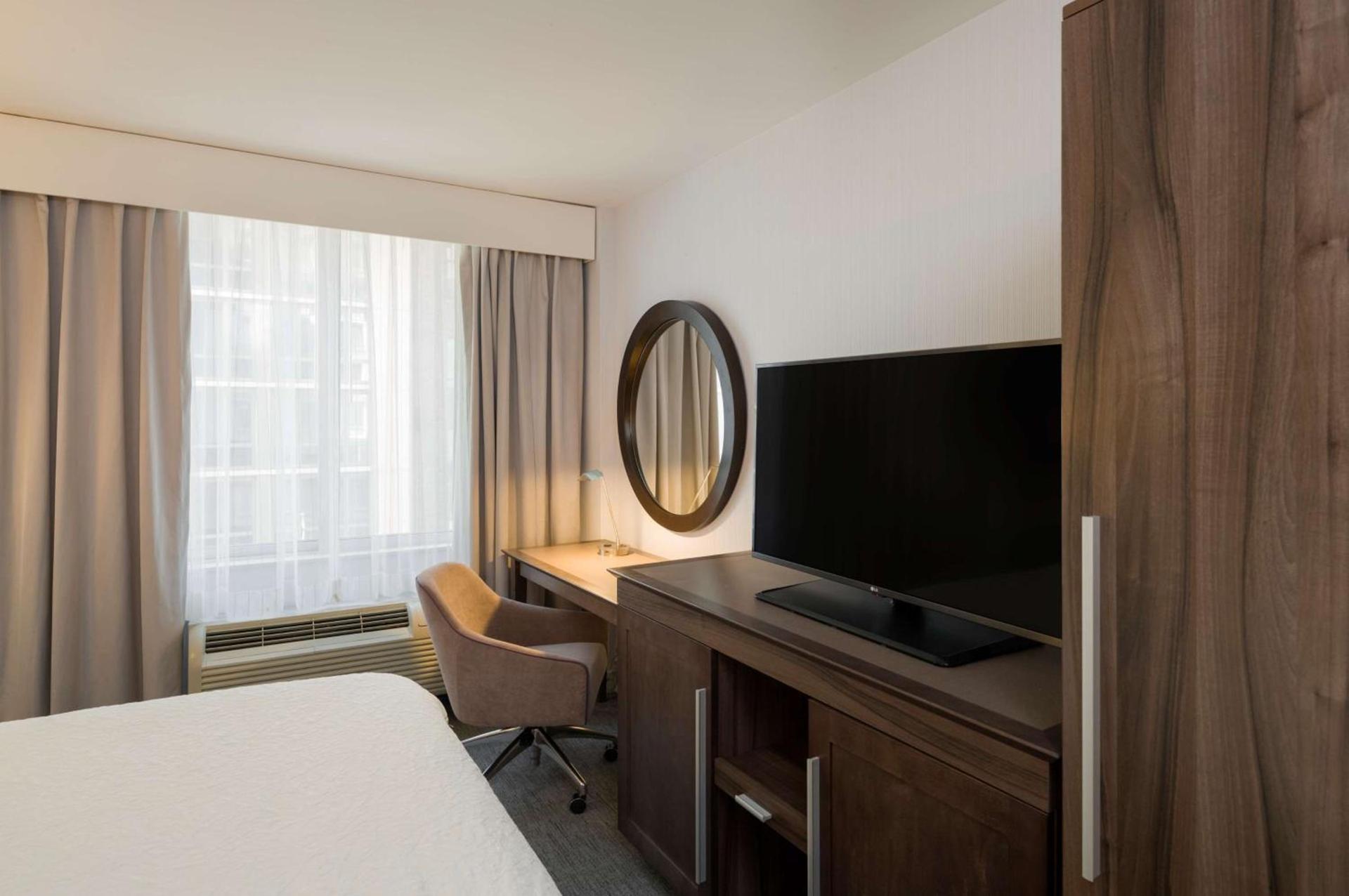 Hampton Inn Manhattan - Times Square South photo 28