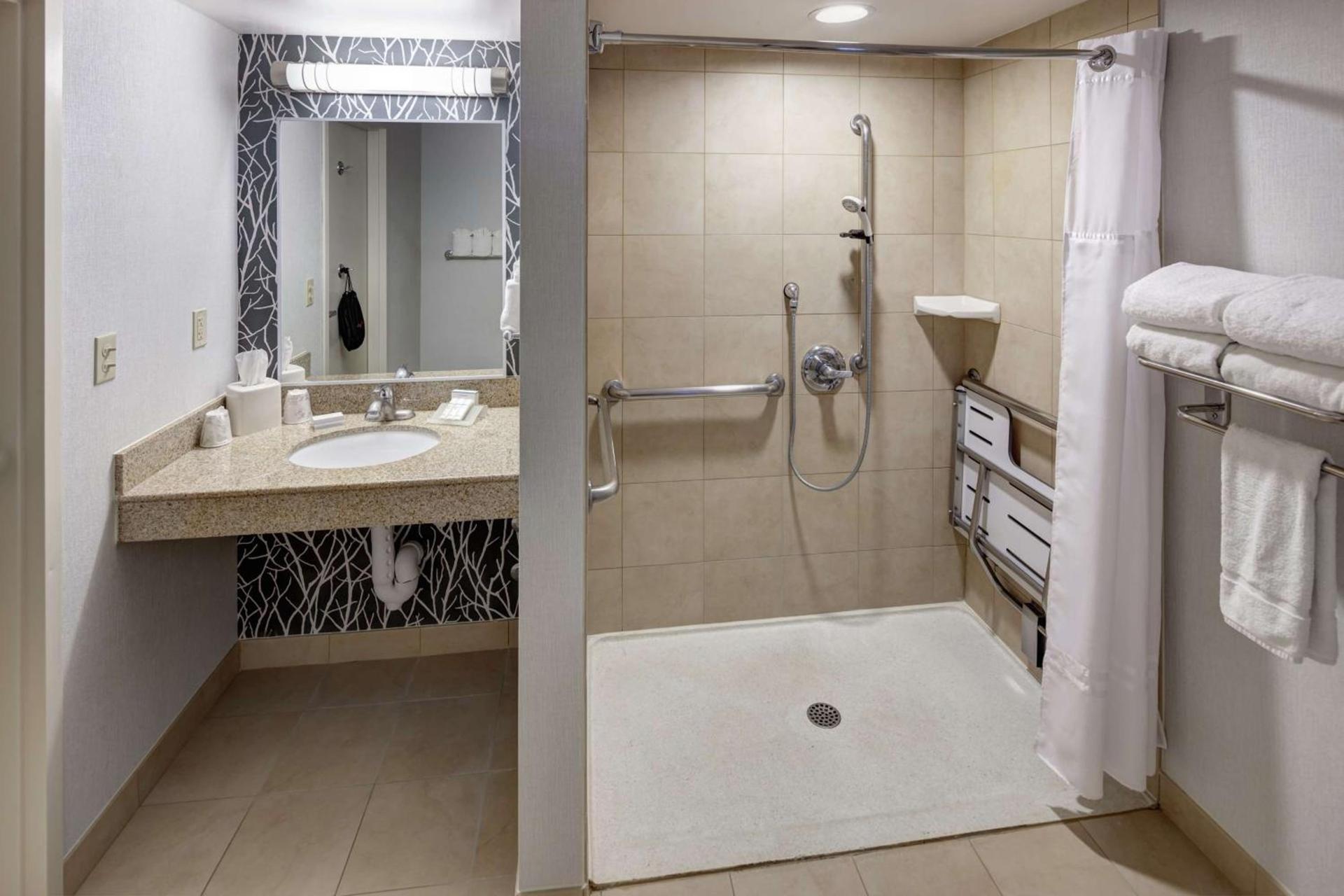 Hilton Garden Inn Naperville/Warrenville photo 19