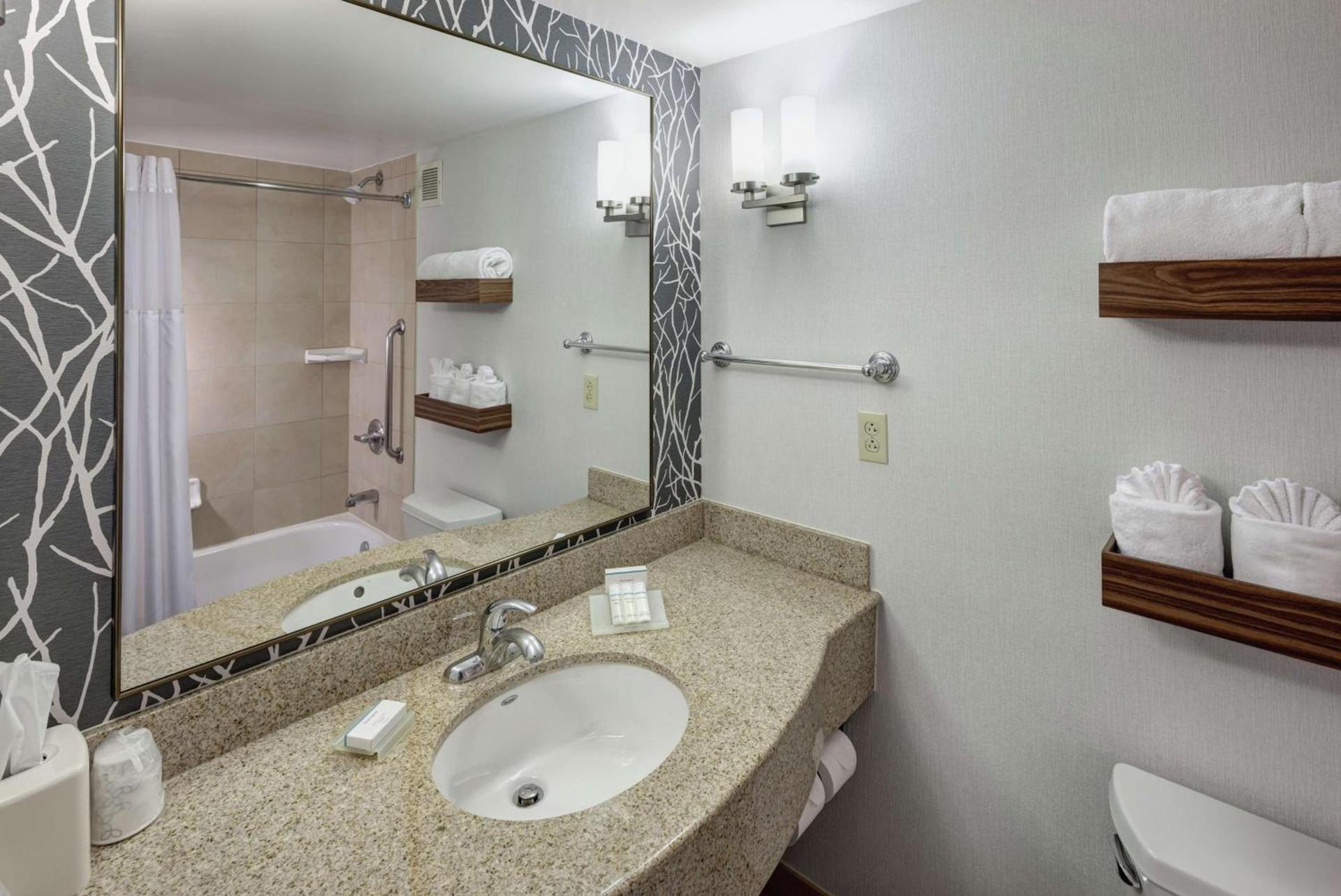 Hilton Garden Inn Naperville/Warrenville photo 20