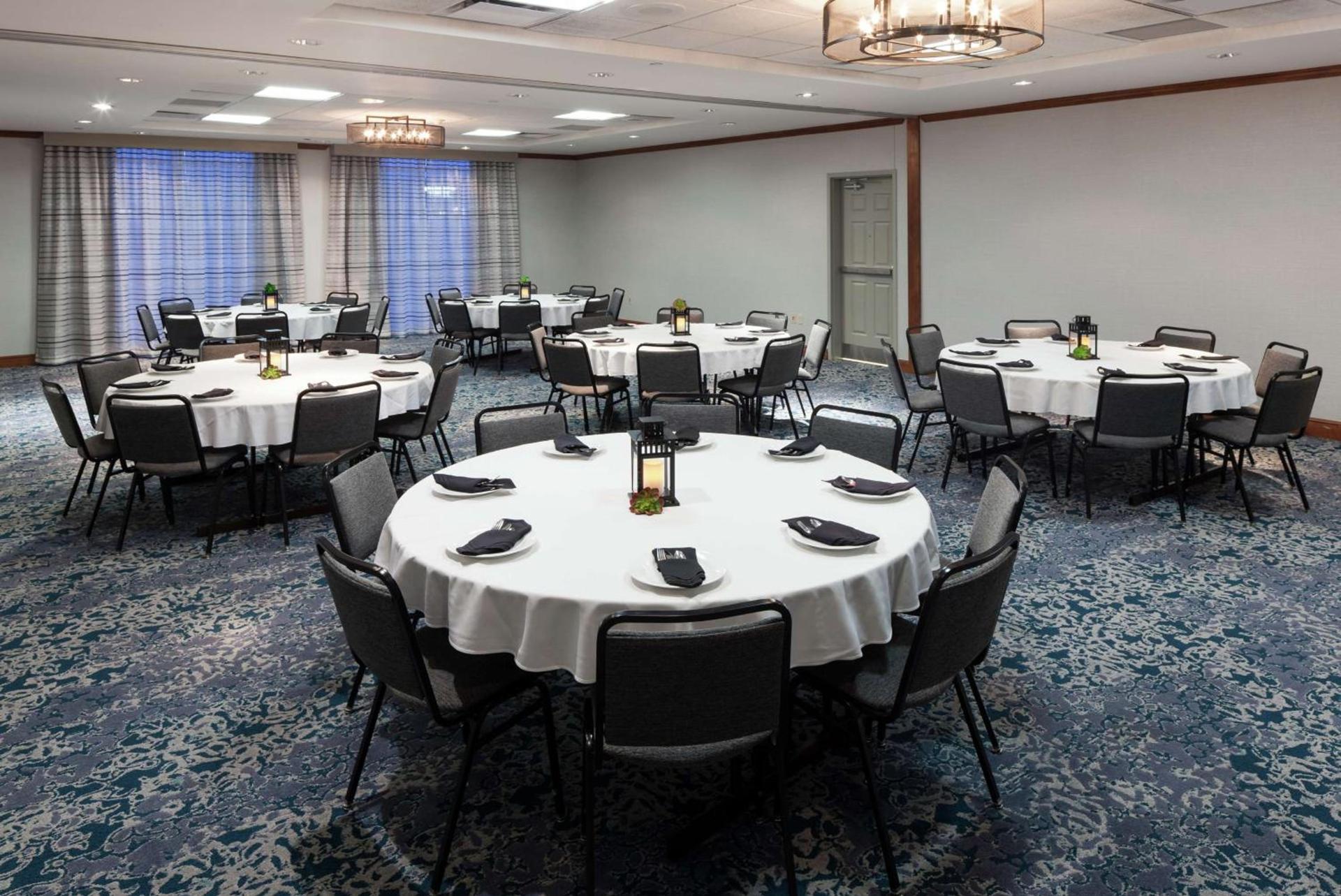 Hilton Garden Inn Naperville/Warrenville photo 30