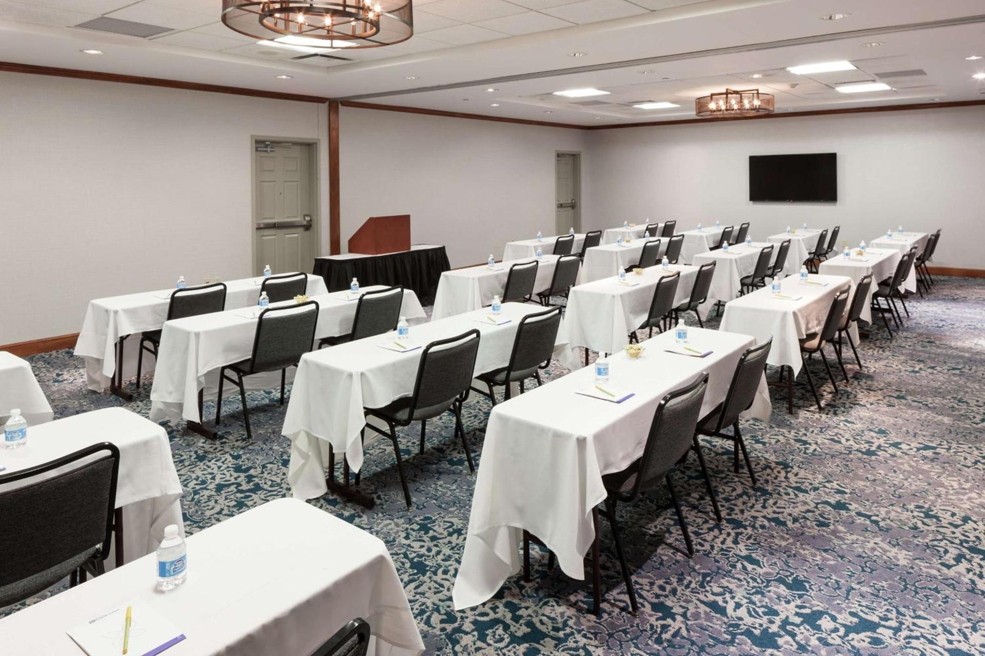 Hilton Garden Inn Naperville/Warrenville photo 31