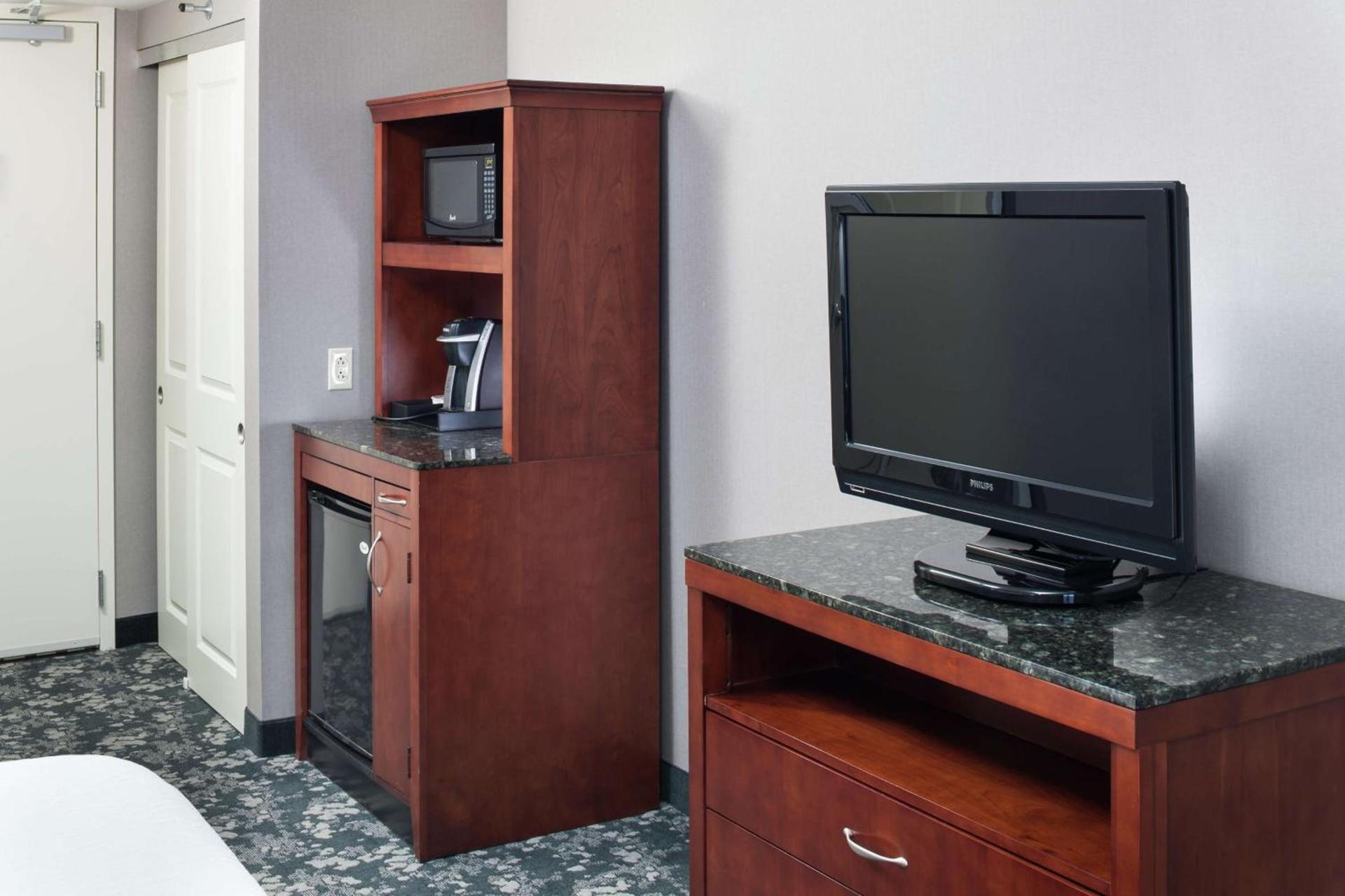 Hilton Garden Inn Naperville/Warrenville photo 36