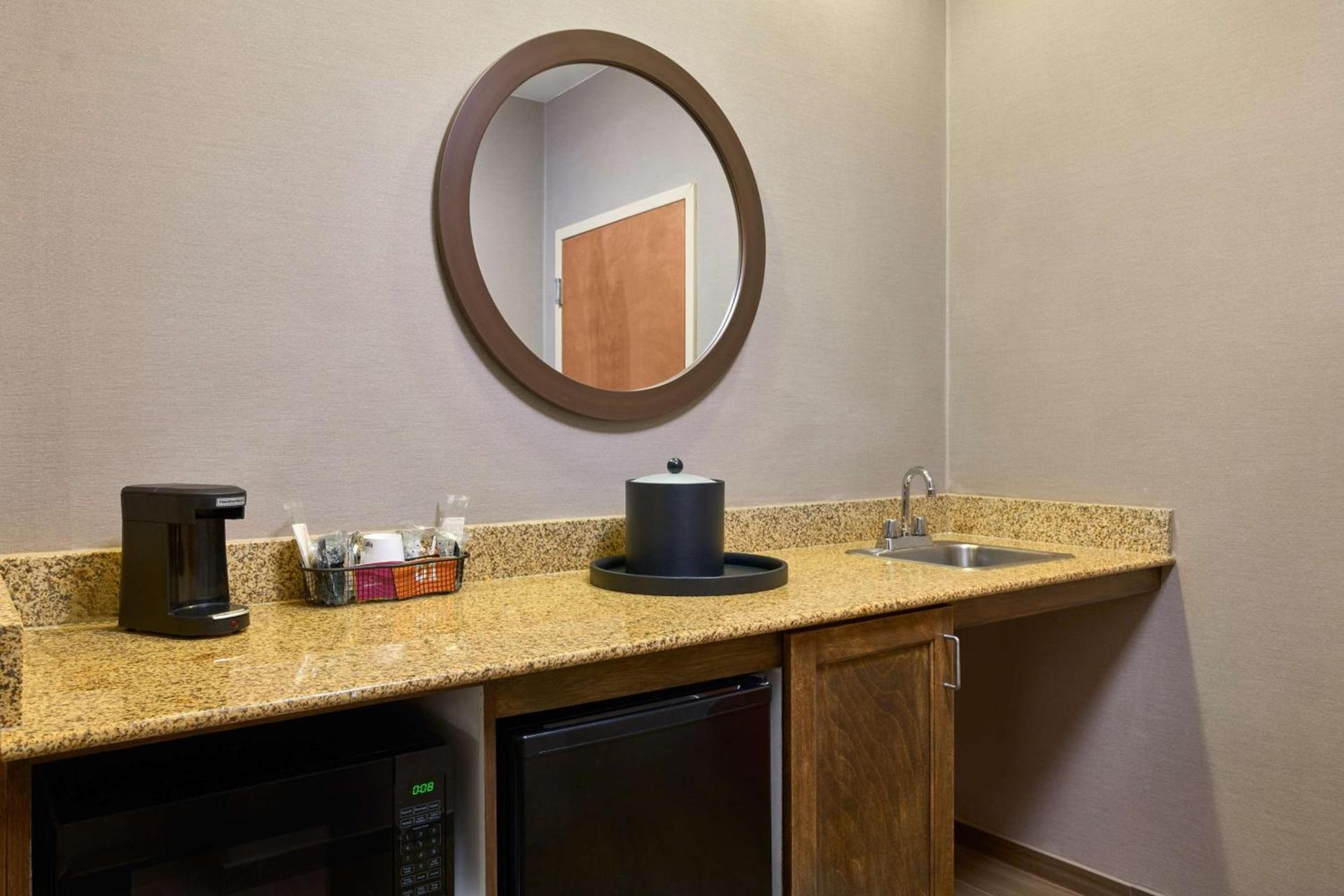 Hampton Inn & Suites Providence / Smithfield photo 36