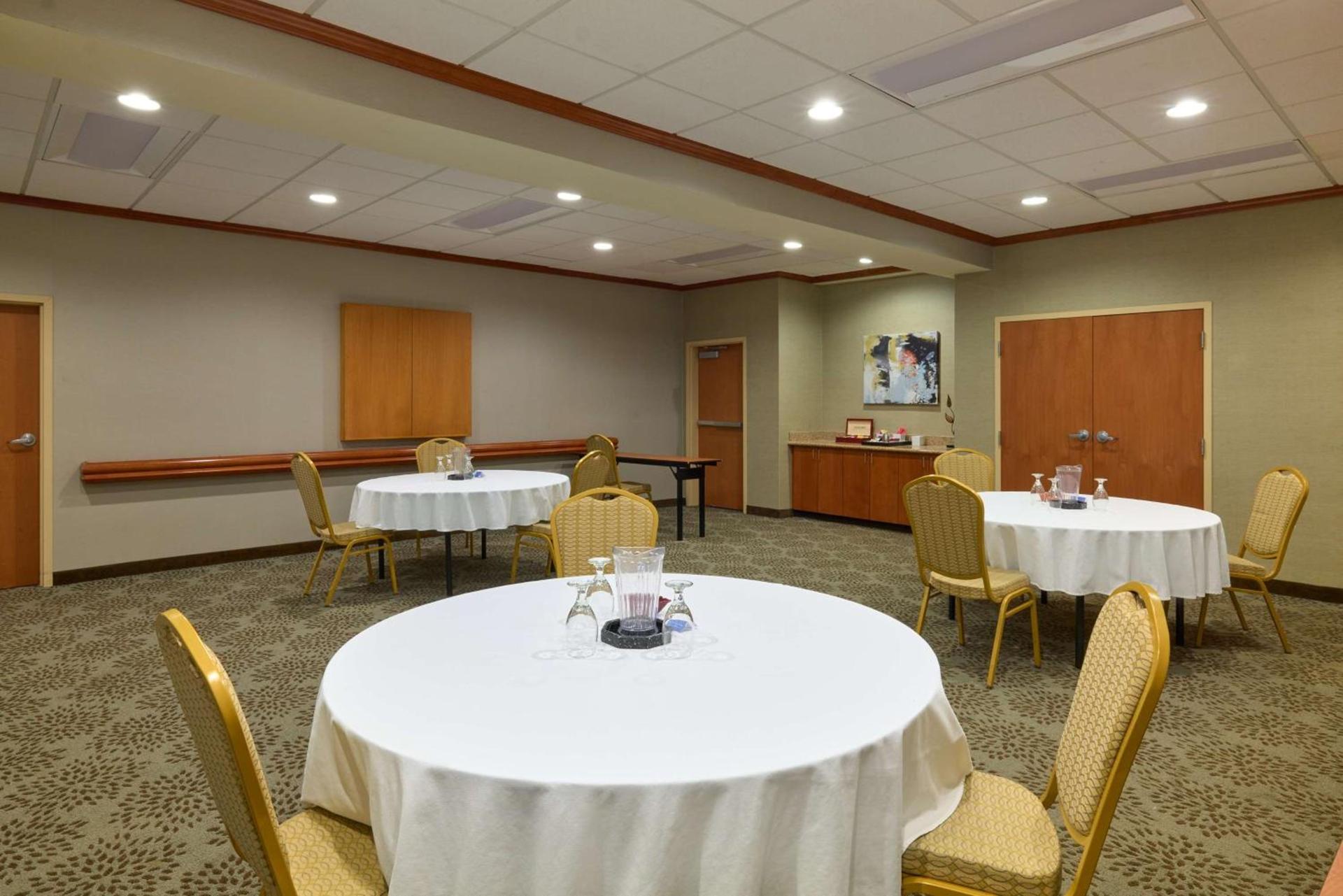 Hampton Inn & Suites Providence / Smithfield photo 39