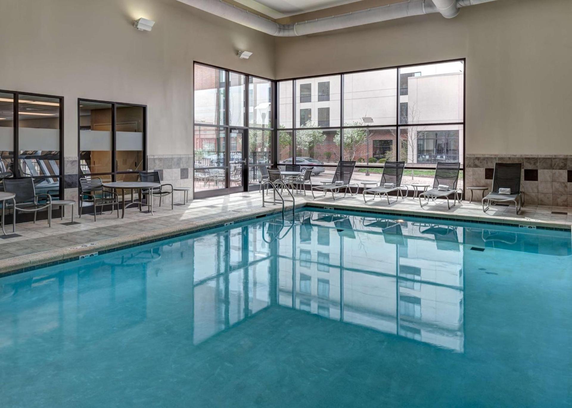 Hampton Inn & Suites Omaha-Downtown photo 9