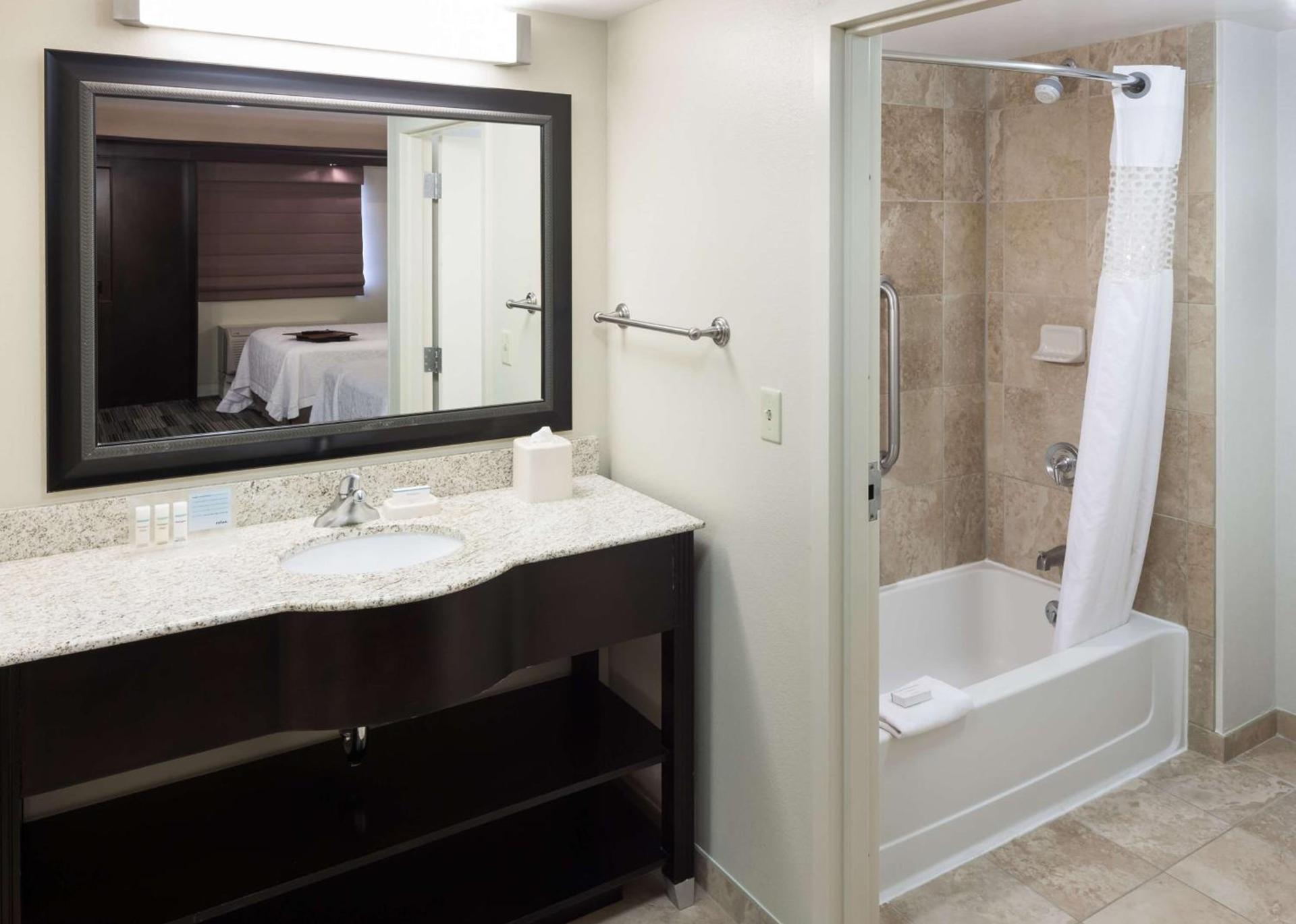 Hampton Inn & Suites Omaha-Downtown photo 13
