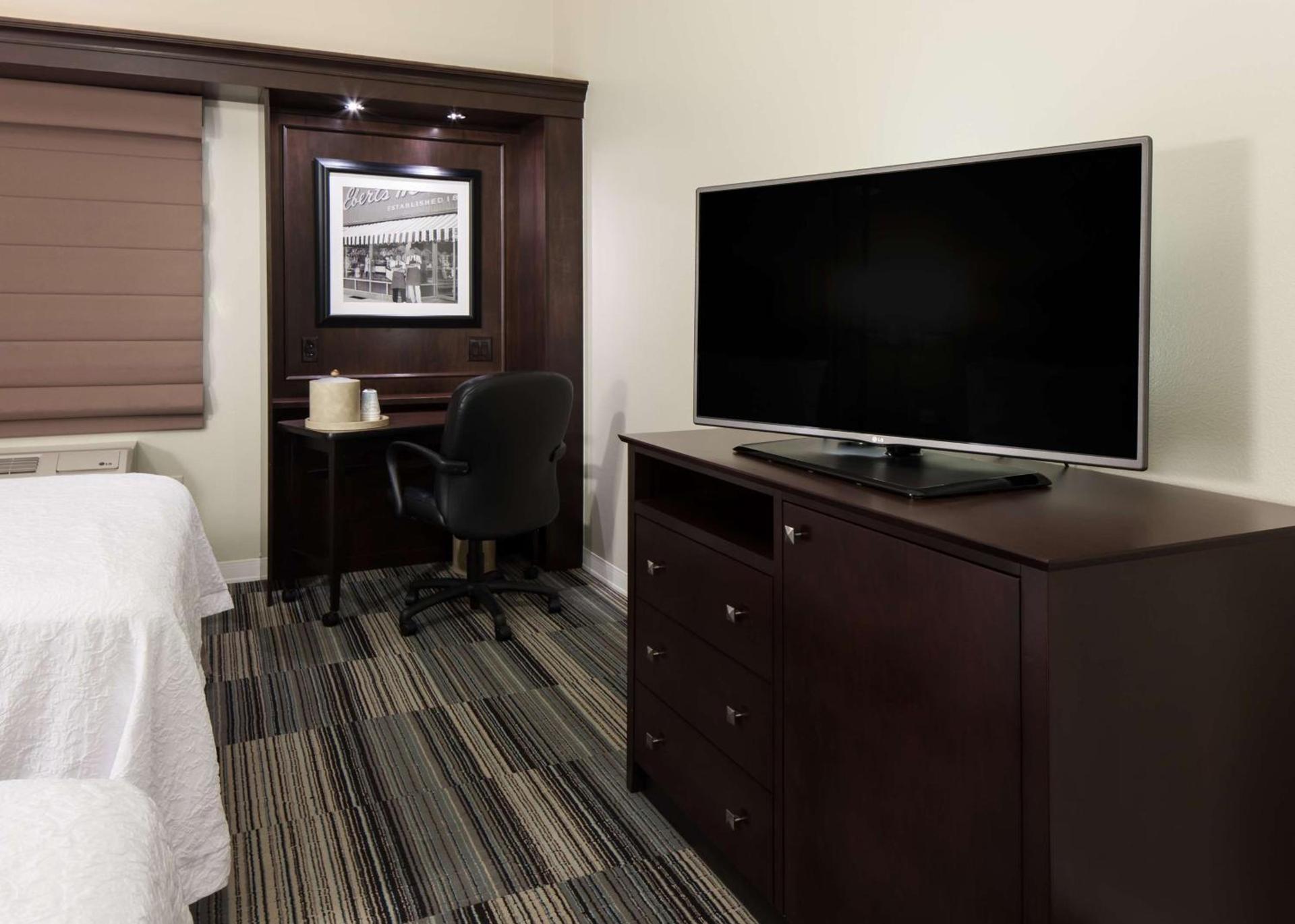 Hampton Inn & Suites Omaha-Downtown photo 16